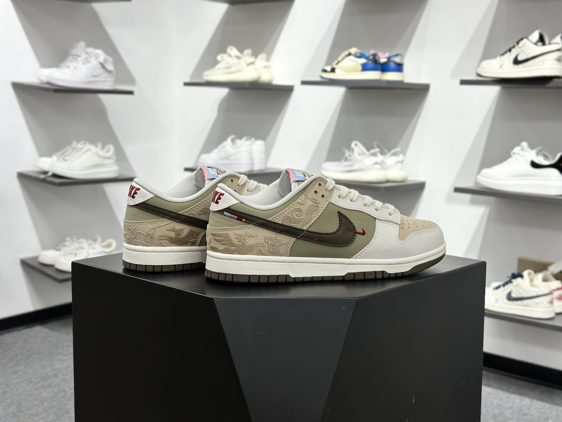 Nike Dunk Low Retro ‘DIY高端定制’耐克 低帮休闲运动板鞋 IQ1118-220 Nike Dunk Low Retro ‘DIY高端定制’耐克 低帮休闲运动板鞋 IQ1118-220