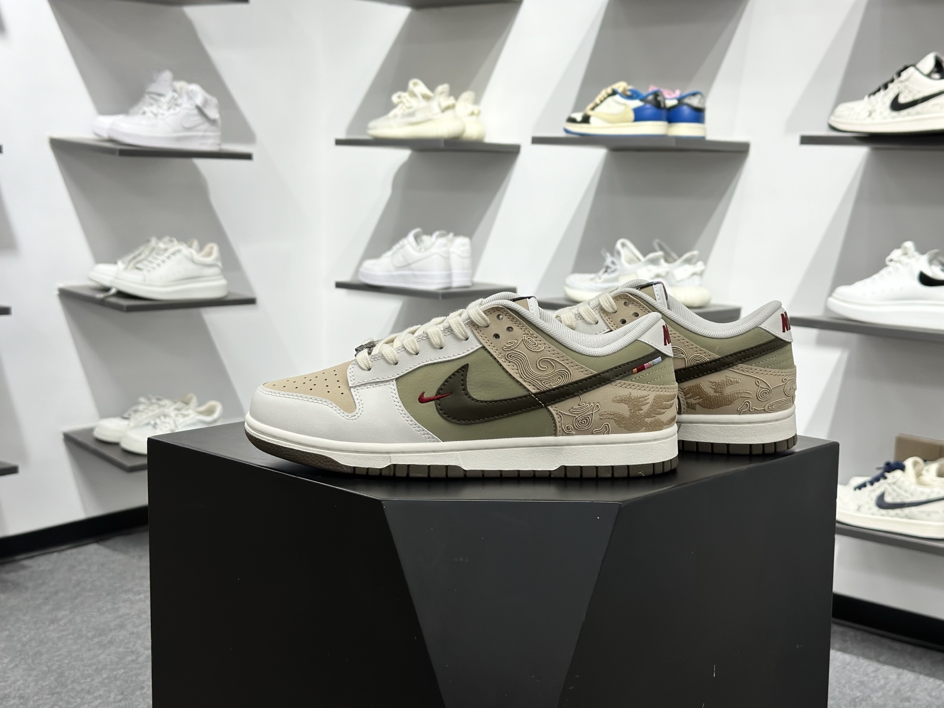 Nike Dunk Low Retro ‘DIY高端定制’耐克 低帮休闲运动板鞋 IQ1118-220 Nike Dunk Low Retro ‘DIY高端定制’耐克 低帮休闲运动板鞋 IQ1118-220