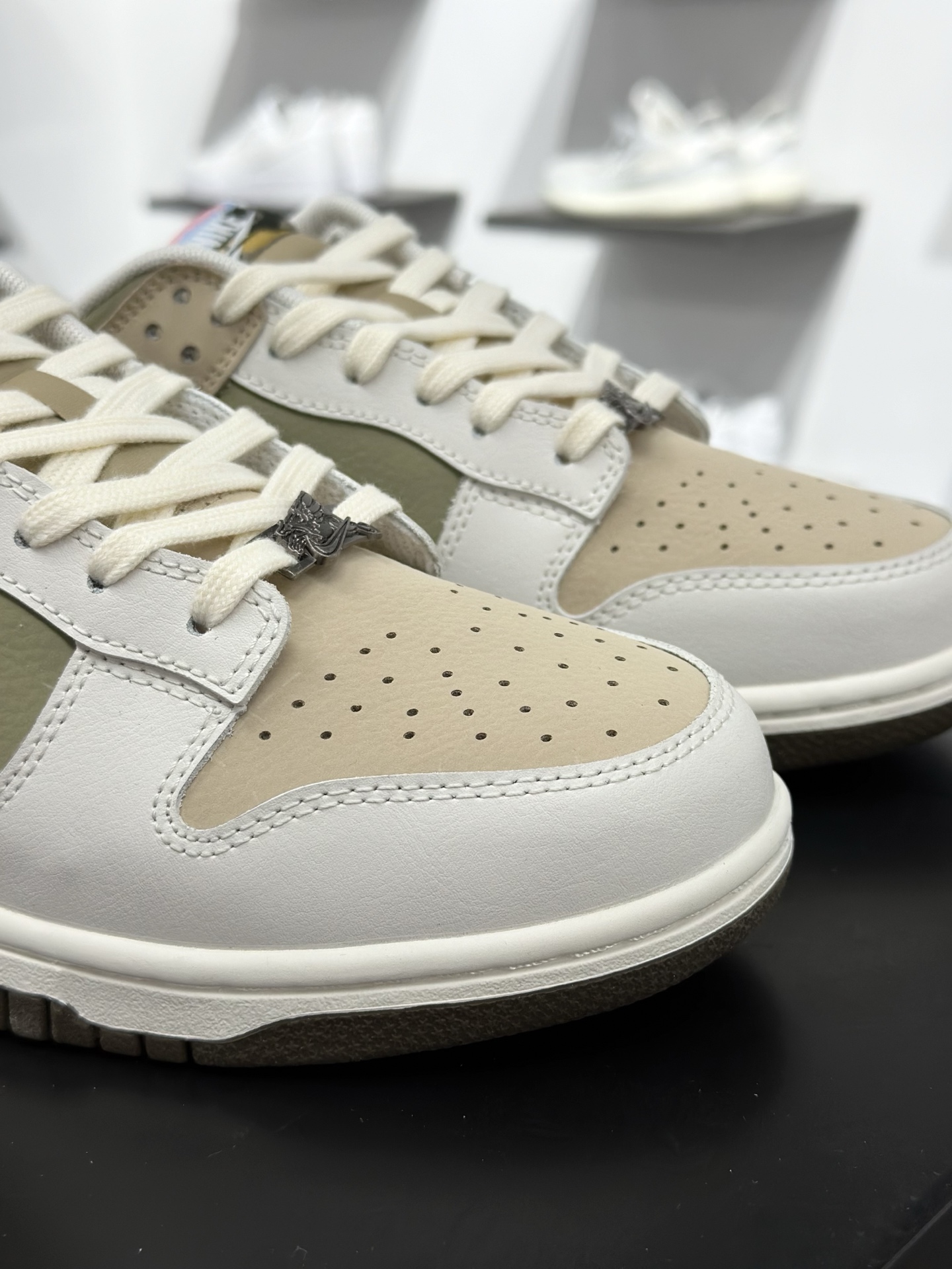 Nike Dunk Low Retro ‘DIY高端定制’耐克 低帮休闲运动板鞋 IQ1118-220 Nike Dunk Low Retro ‘DIY高端定制’耐克 低帮休闲运动板鞋 IQ1118-220