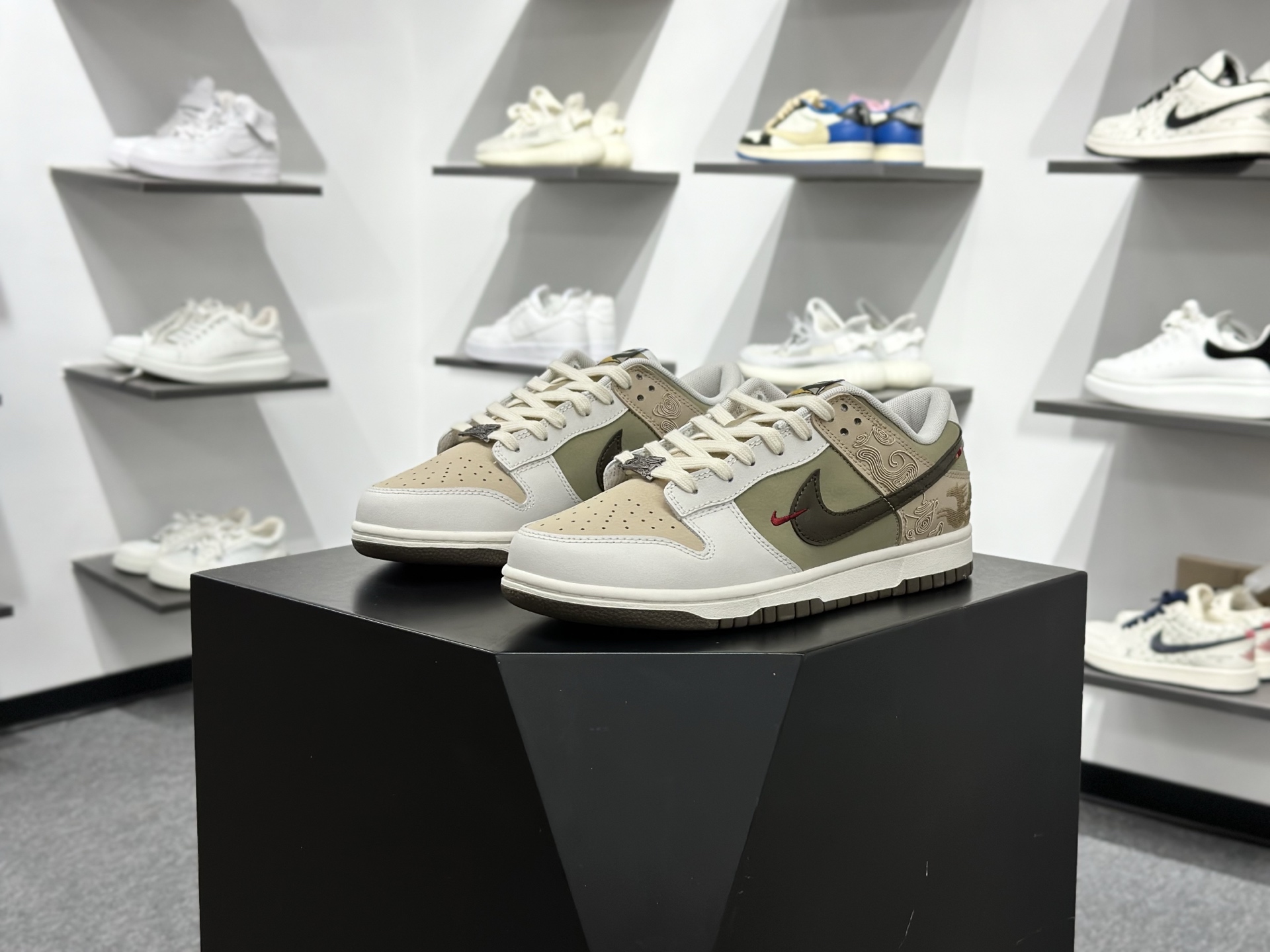 Nike Dunk Low Retro ‘DIY高端定制’耐克 低帮休闲运动板鞋 IQ1118-220 Nike Dunk Low Retro ‘DIY高端定制’耐克 低帮休闲运动板鞋 IQ1118-220