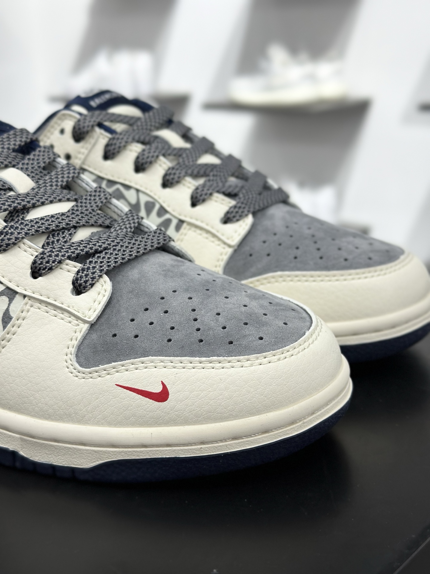 Nike SB Dunk Low x Balenciaga 白灰小勾满天星 XD1588-242 Nike SB Dunk Low x Balenciaga 白灰小勾满天星 XD1588-242
