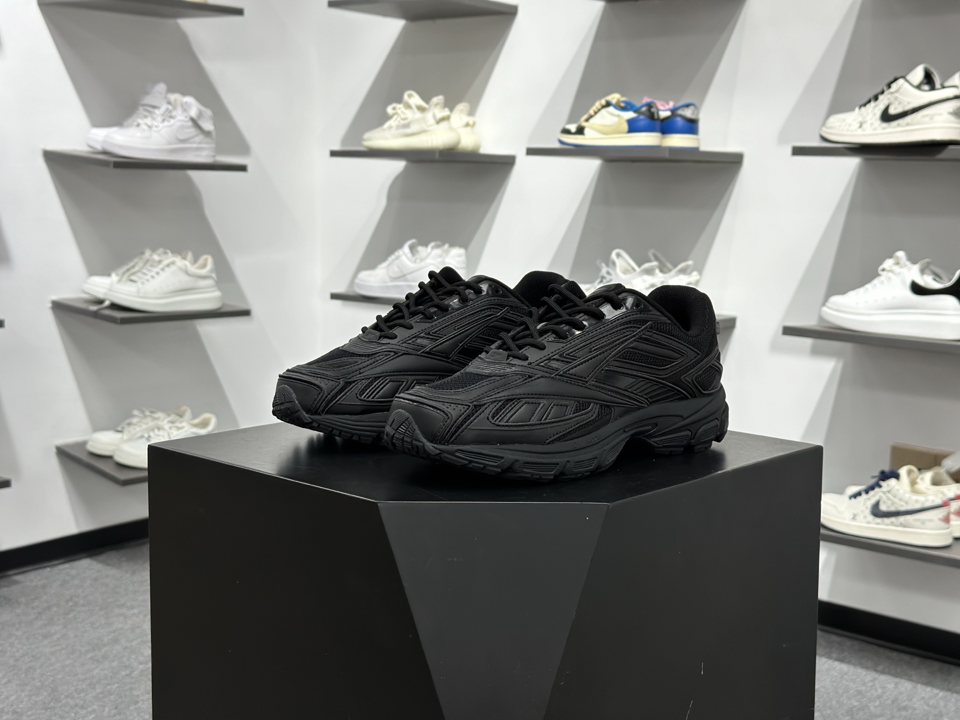 Reebok锐步 Premier Road Ultra 舒适百搭 低帮休闲运动鞋 RMLA06BC99MAT0022578-26 Reebok锐步 Premier Road Ultra 舒适百搭 低帮休闲运动鞋 RMLA06BC99MAT0022578-26
