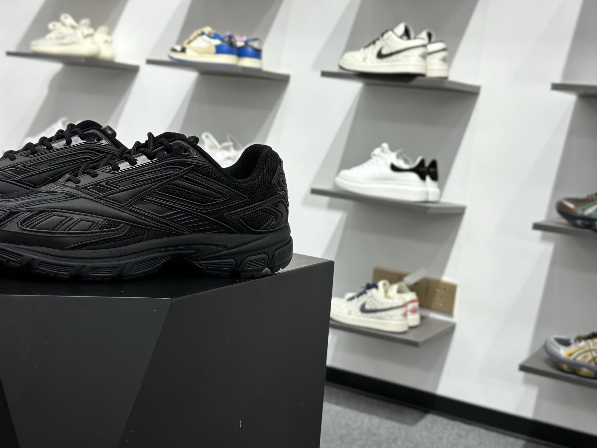 Reebok锐步 Premier Road Ultra 舒适百搭 低帮休闲运动鞋 RMLA06BC99MAT0022578-26 Reebok锐步 Premier Road Ultra 舒适百搭 低帮休闲运动鞋 RMLA06BC99MAT0022578-26