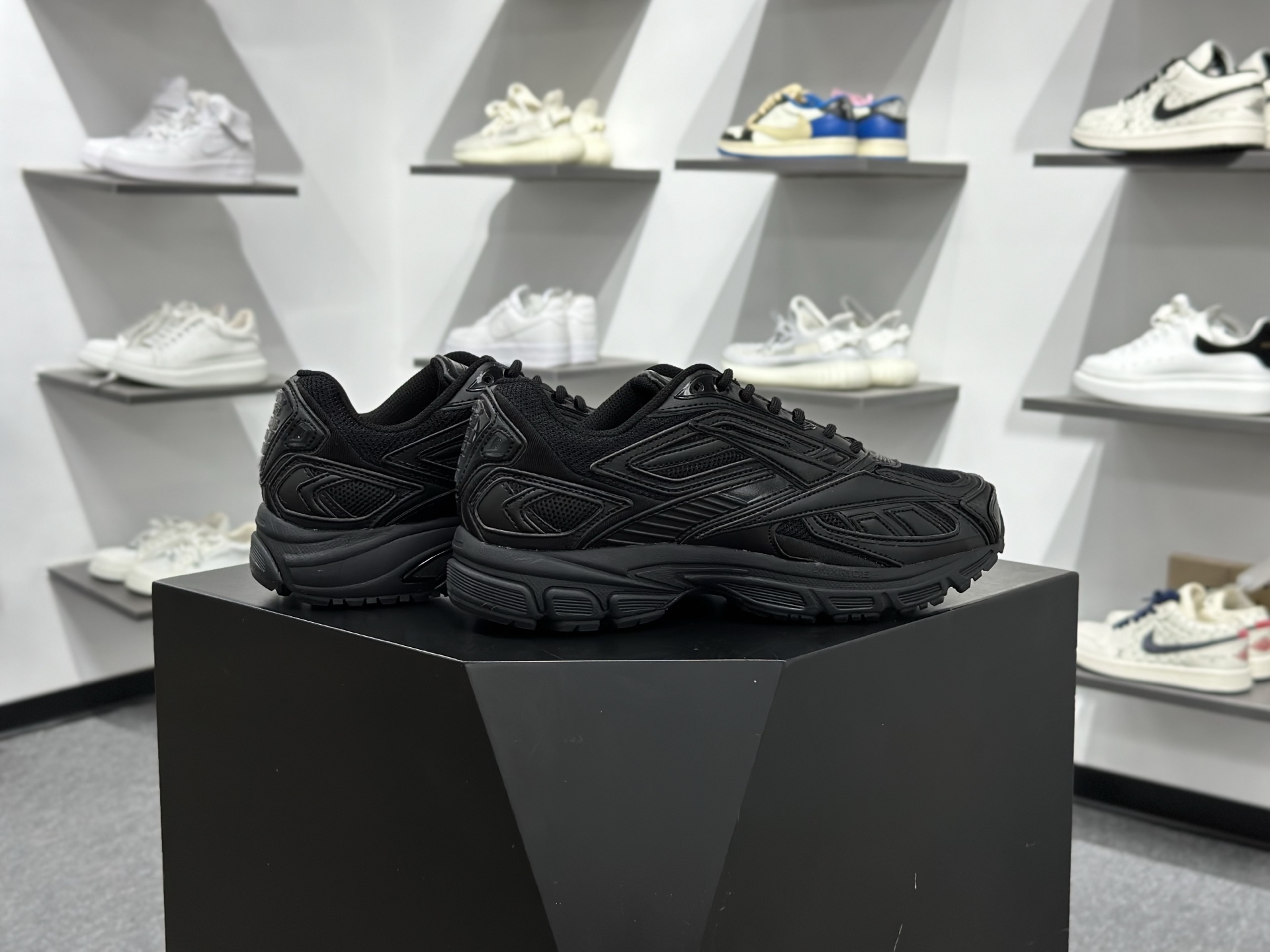Reebok锐步 Premier Road Ultra 舒适百搭 低帮休闲运动鞋 RMLA06BC99MAT0022578-26 Reebok锐步 Premier Road Ultra 舒适百搭 低帮休闲运动鞋 RMLA06BC99MAT0022578-26
