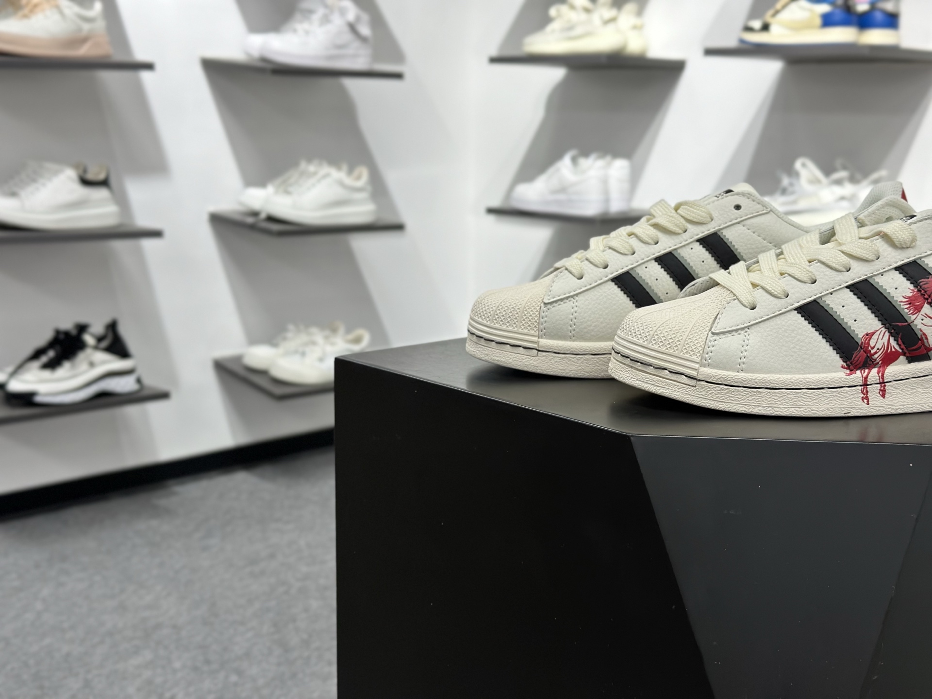 贝壳头Adidas Originals Superstar 白黑 全新配色贝壳头休闲板鞋 贝壳头Adidas Originals Superstar 白黑 全新配色贝壳头休闲板鞋