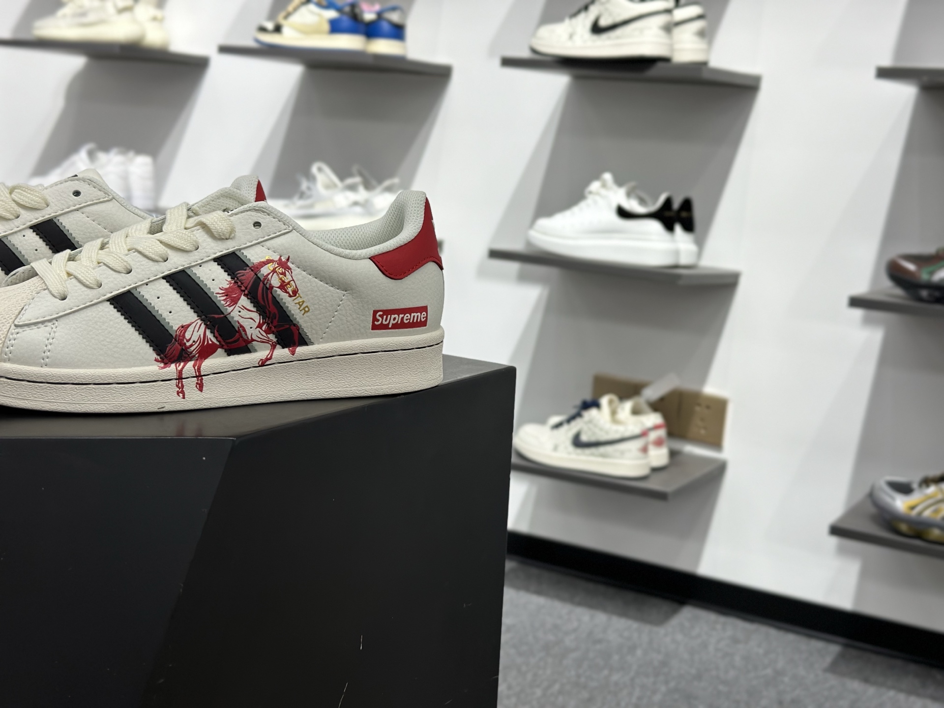 贝壳头Adidas Originals Superstar 白黑 全新配色贝壳头休闲板鞋 贝壳头Adidas Originals Superstar 白黑 全新配色贝壳头休闲板鞋