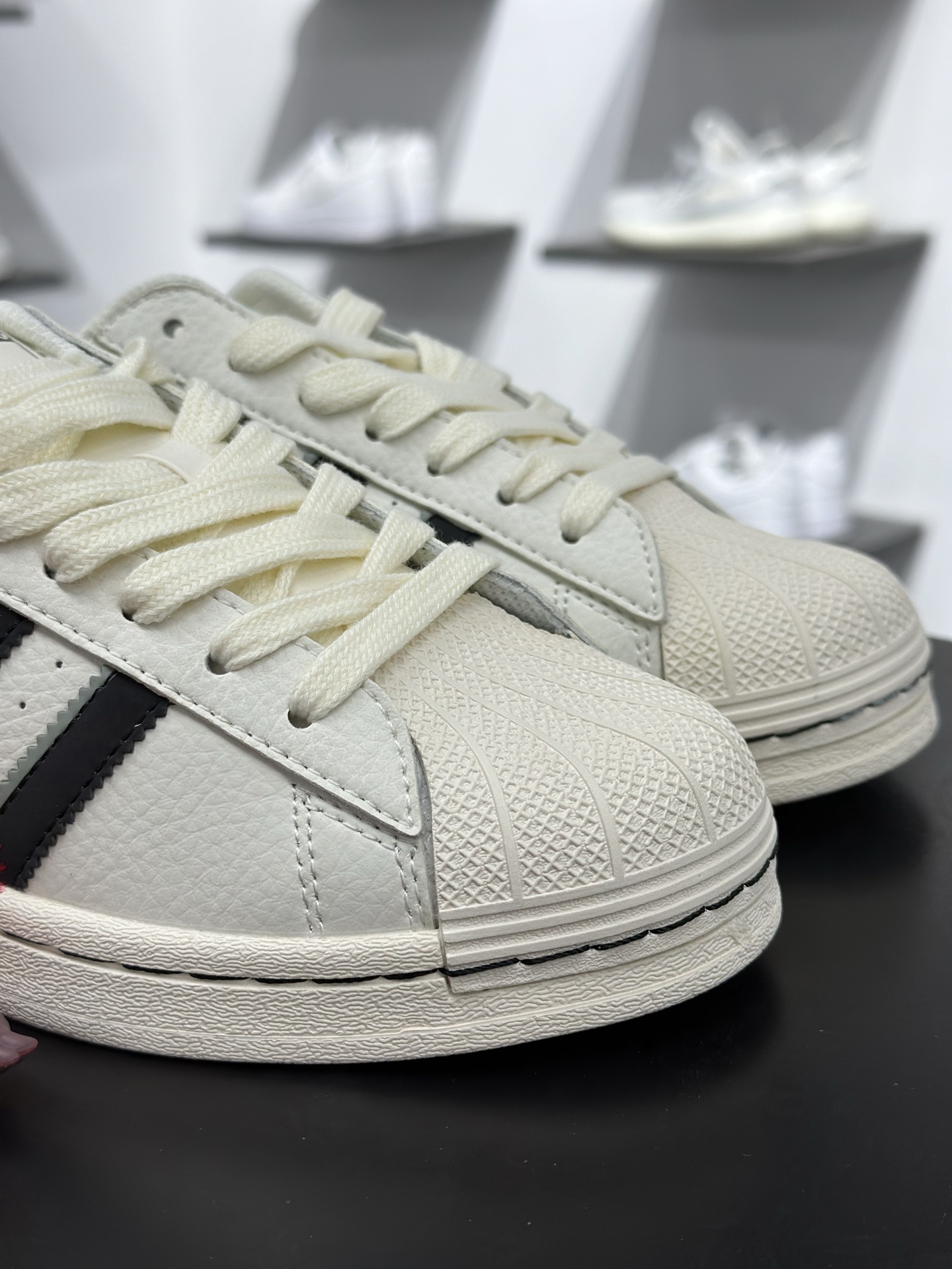 贝壳头Adidas Originals Superstar 白黑 全新配色贝壳头休闲板鞋 贝壳头Adidas Originals Superstar 白黑 全新配色贝壳头休闲板鞋