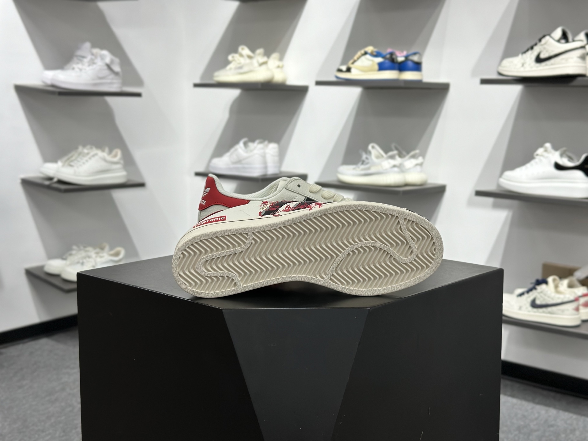 贝壳头Adidas Originals Superstar 白黑 全新配色贝壳头休闲板鞋 贝壳头Adidas Originals Superstar 白黑 全新配色贝壳头休闲板鞋