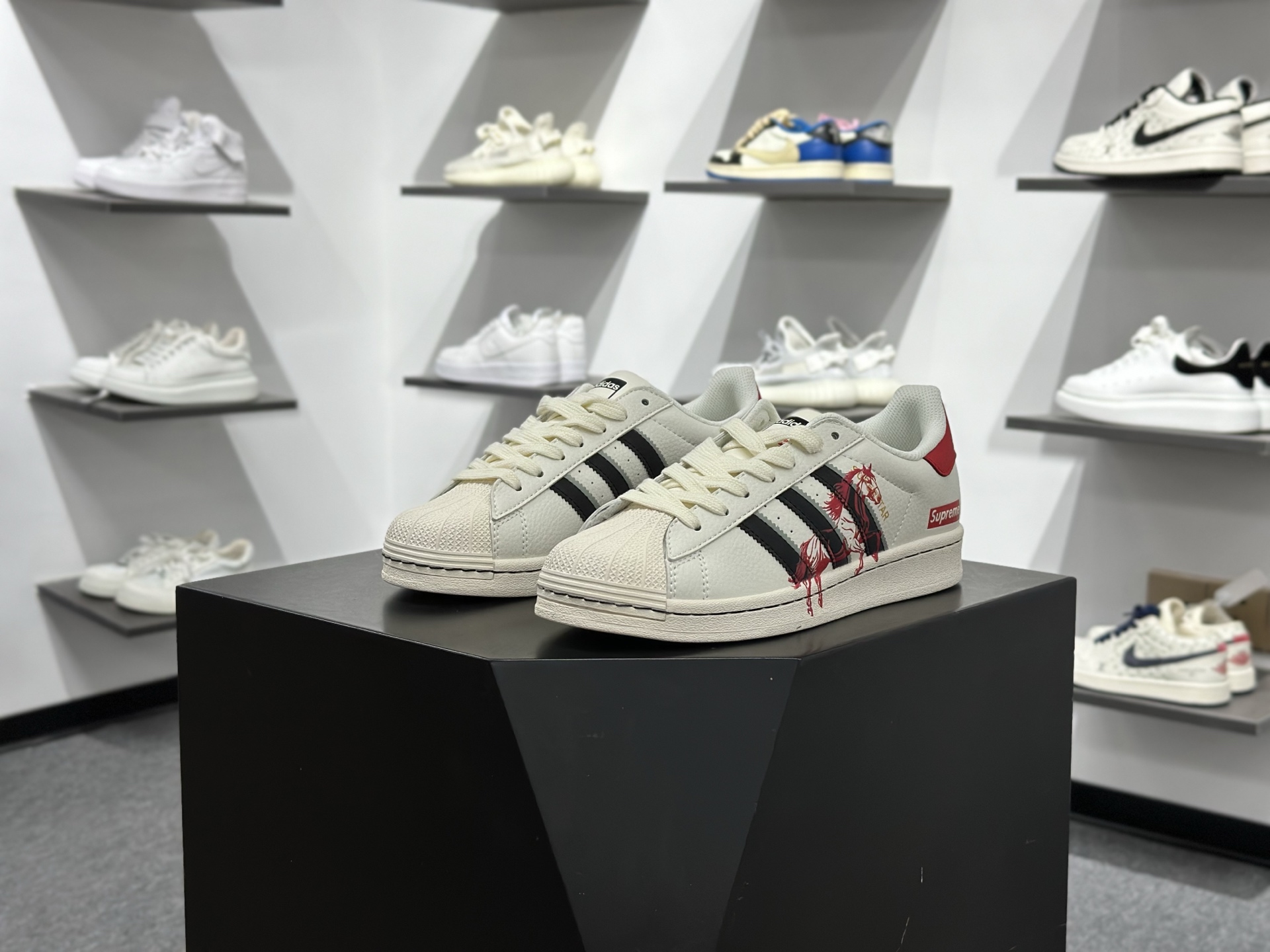 贝壳头Adidas Originals Superstar 白黑 全新配色贝壳头休闲板鞋 贝壳头Adidas Originals Superstar 白黑 全新配色贝壳头休闲板鞋