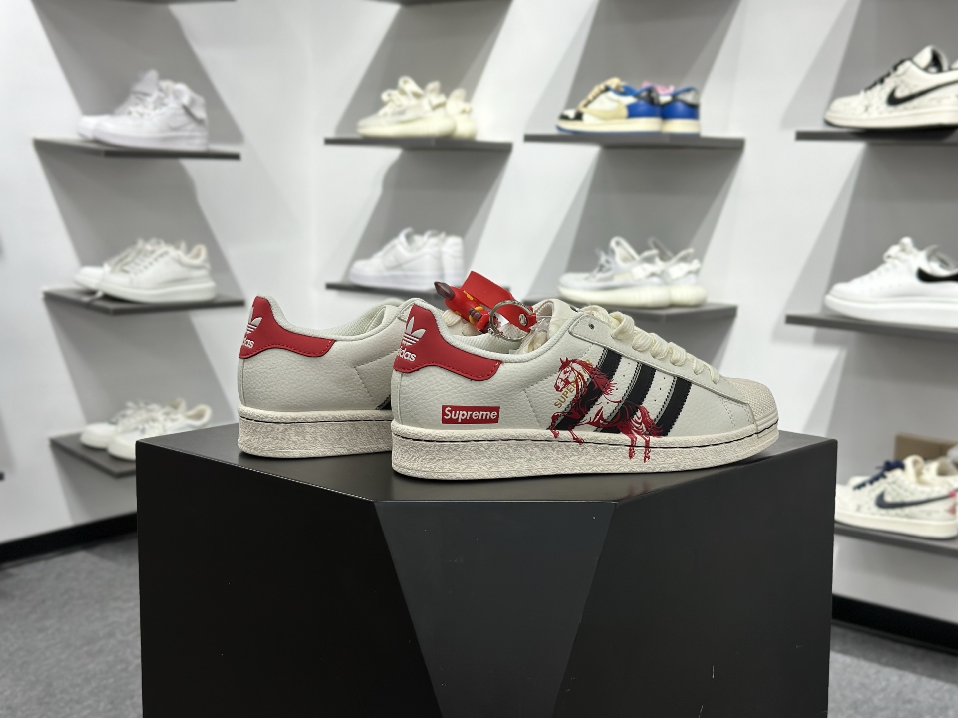 贝壳头Adidas Originals Superstar 白黑 全新配色贝壳头休闲板鞋 贝壳头Adidas Originals Superstar 白黑 全新配色贝壳头休闲板鞋