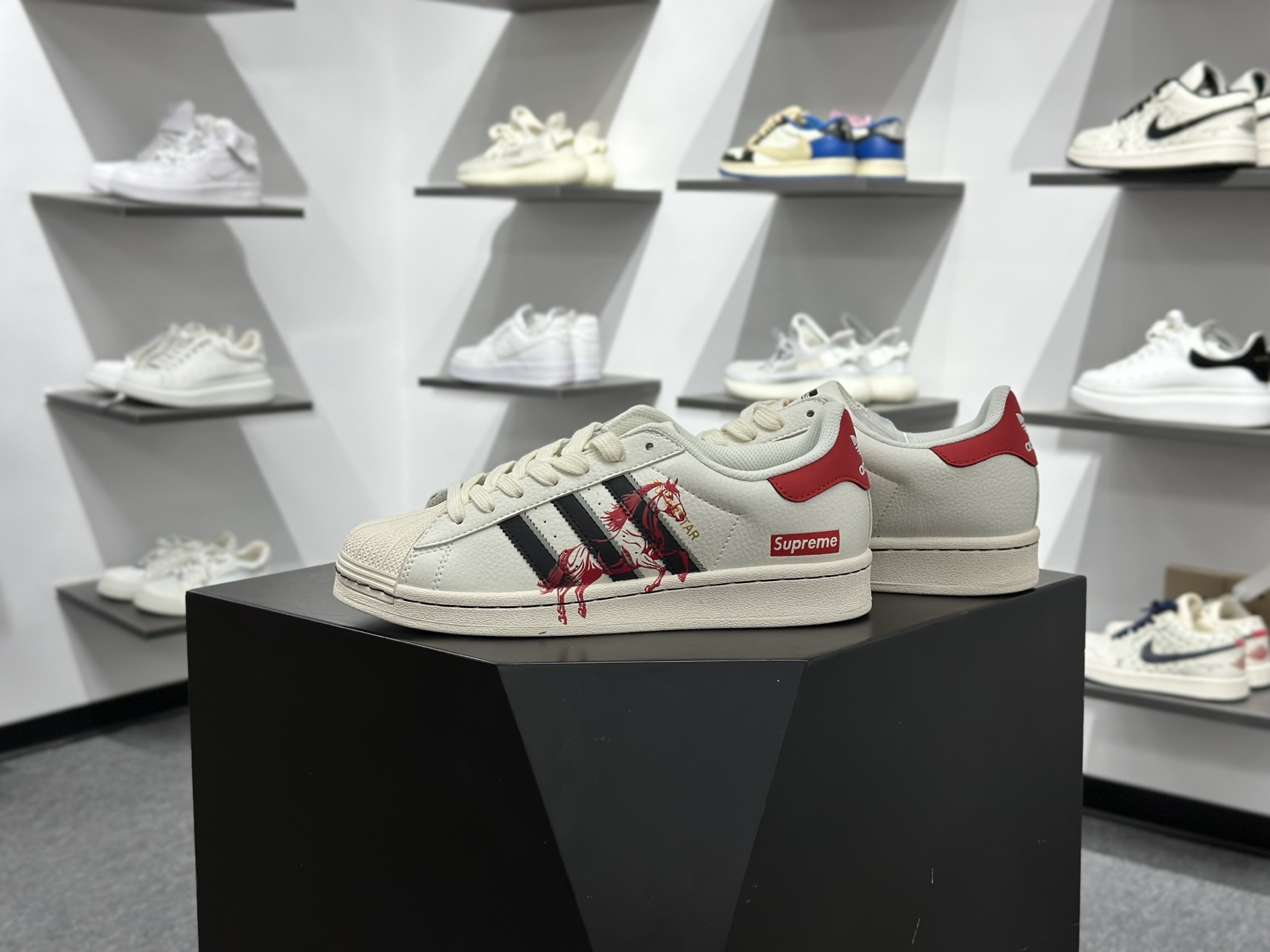 贝壳头Adidas Originals Superstar 白黑 全新配色贝壳头休闲板鞋 贝壳头Adidas Originals Superstar 白黑 全新配色贝壳头休闲板鞋