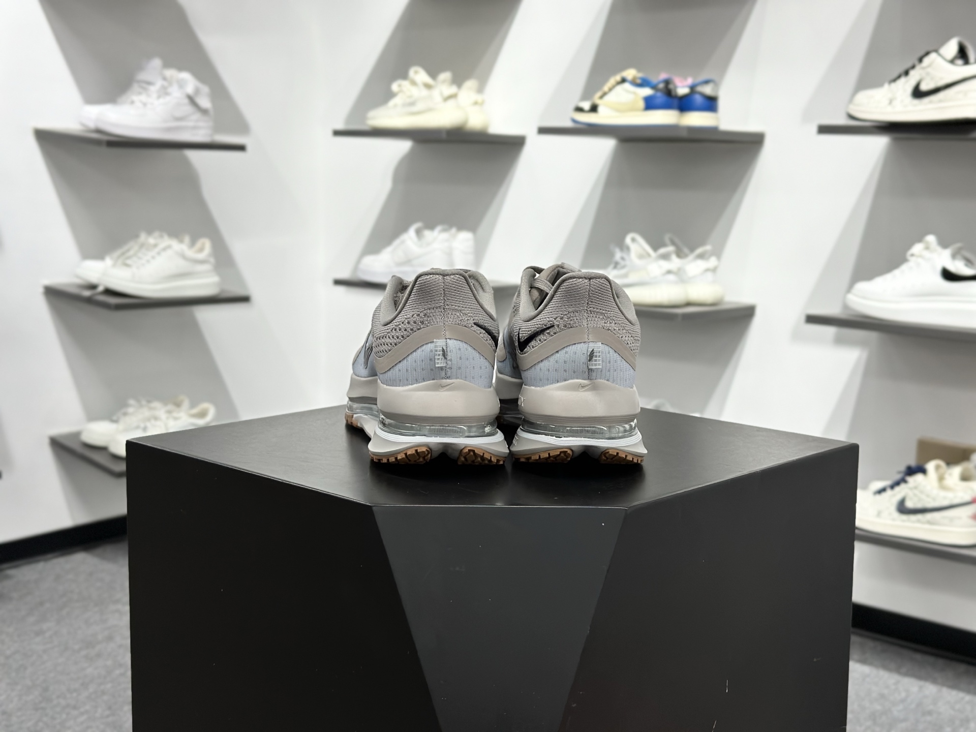 Nike Pegasus Premium 纯原版本 减震防滑耐磨透气 低帮跑步鞋 HQ2592-006 Nike Pegasus Premium 纯原版本 减震防滑耐磨透气 低帮跑步鞋 HQ2592-006