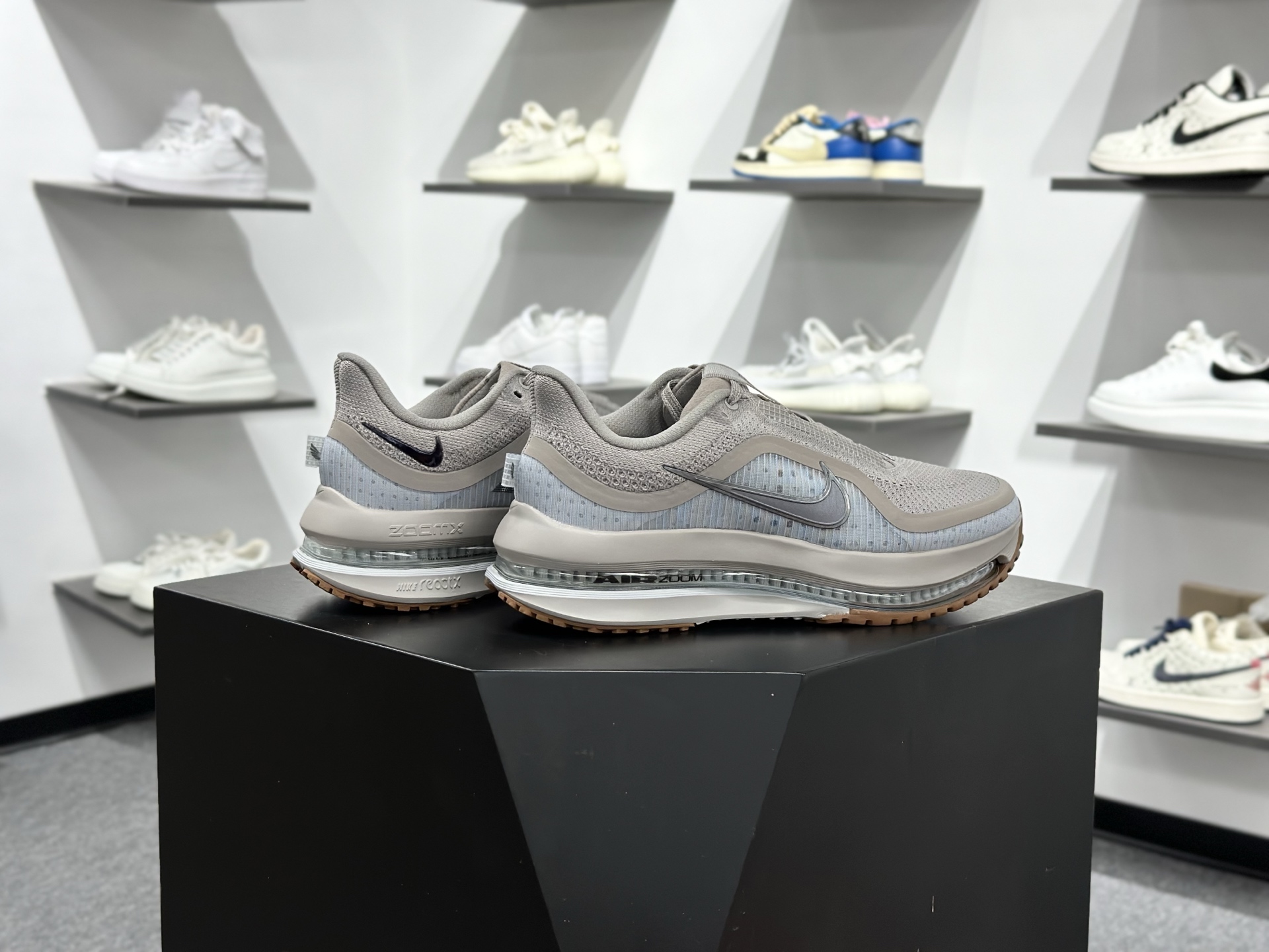 Nike Pegasus Premium 纯原版本 减震防滑耐磨透气 低帮跑步鞋 HQ2592-006 Nike Pegasus Premium 纯原版本 减震防滑耐磨透气 低帮跑步鞋 HQ2592-006