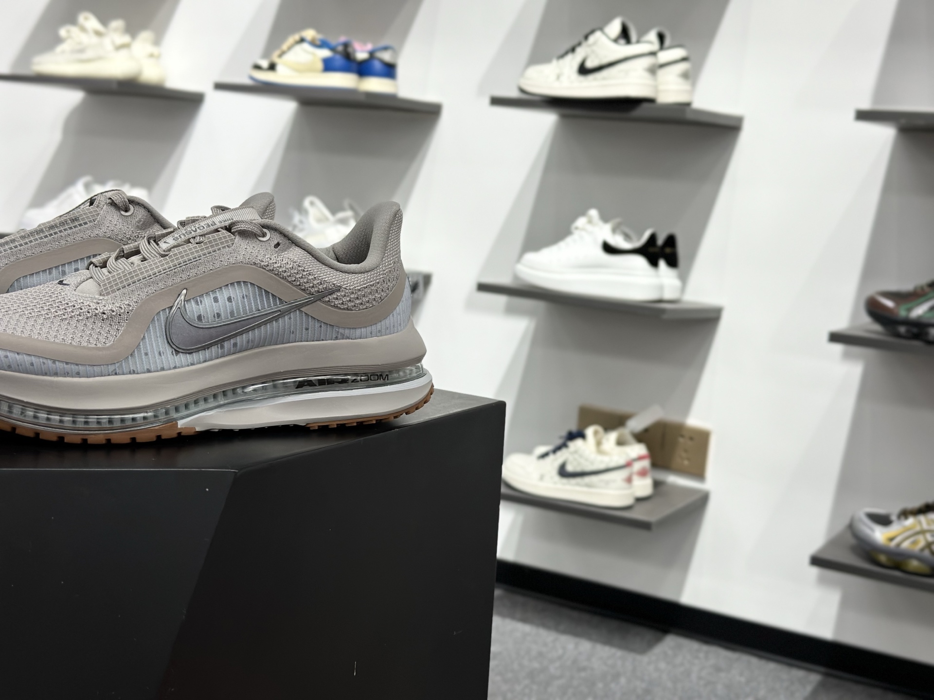 Nike Pegasus Premium 纯原版本 减震防滑耐磨透气 低帮跑步鞋 HQ2592-006 Nike Pegasus Premium 纯原版本 减震防滑耐磨透气 低帮跑步鞋 HQ2592-006