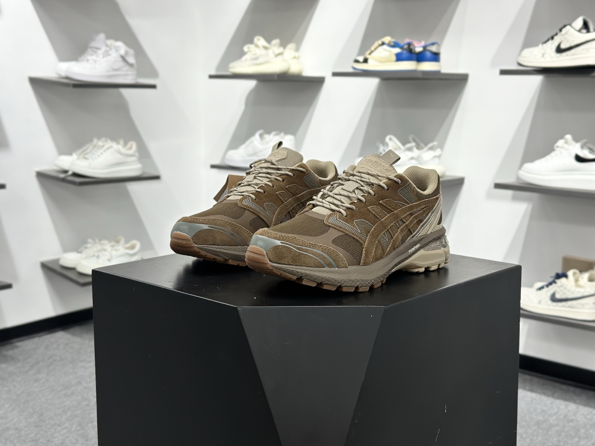 Asics Gel-1130 复古单品 采用透气网眼布鞋 1203A584-200