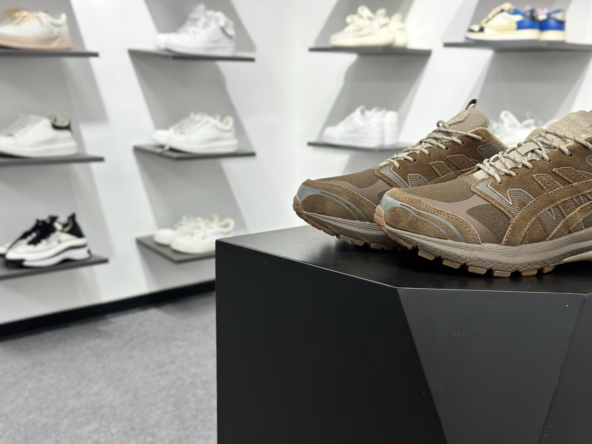 Asics Gel-1130 复古单品 采用透气网眼布鞋 1203A584-200