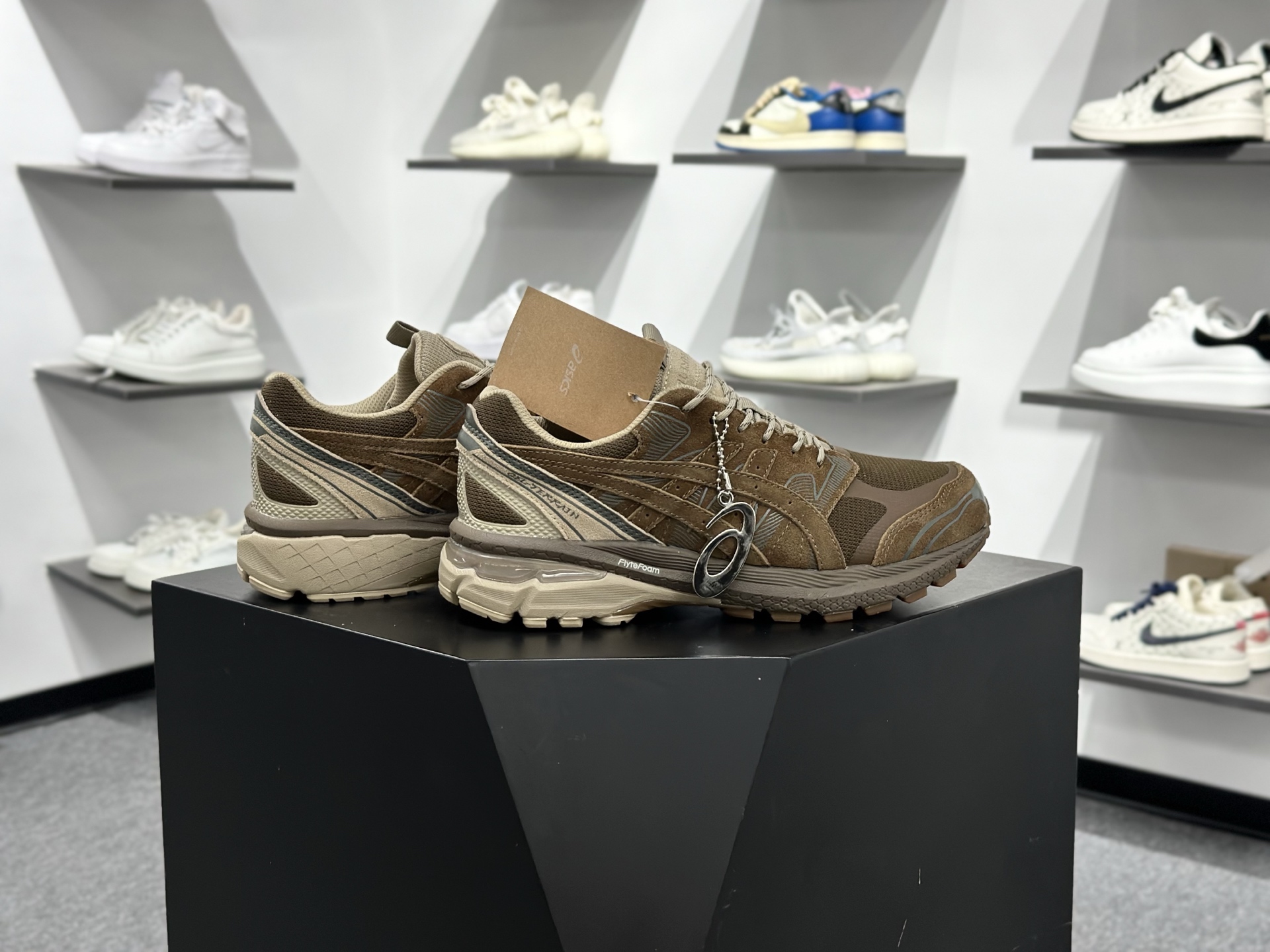Asics Gel-1130 复古单品 采用透气网眼布鞋 1203A584-200