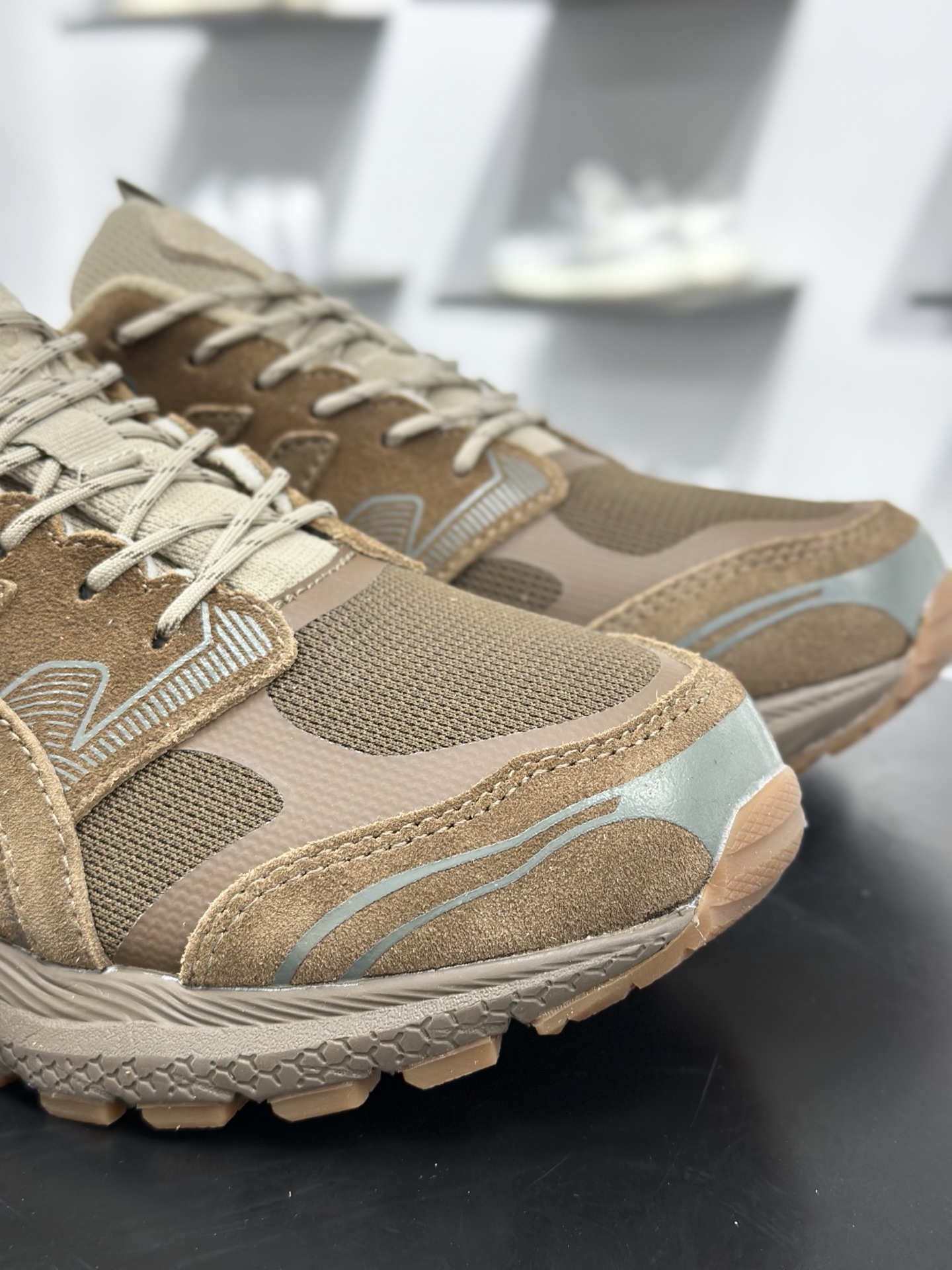 Asics Gel-1130 复古单品 采用透气网眼布鞋 1203A584-200