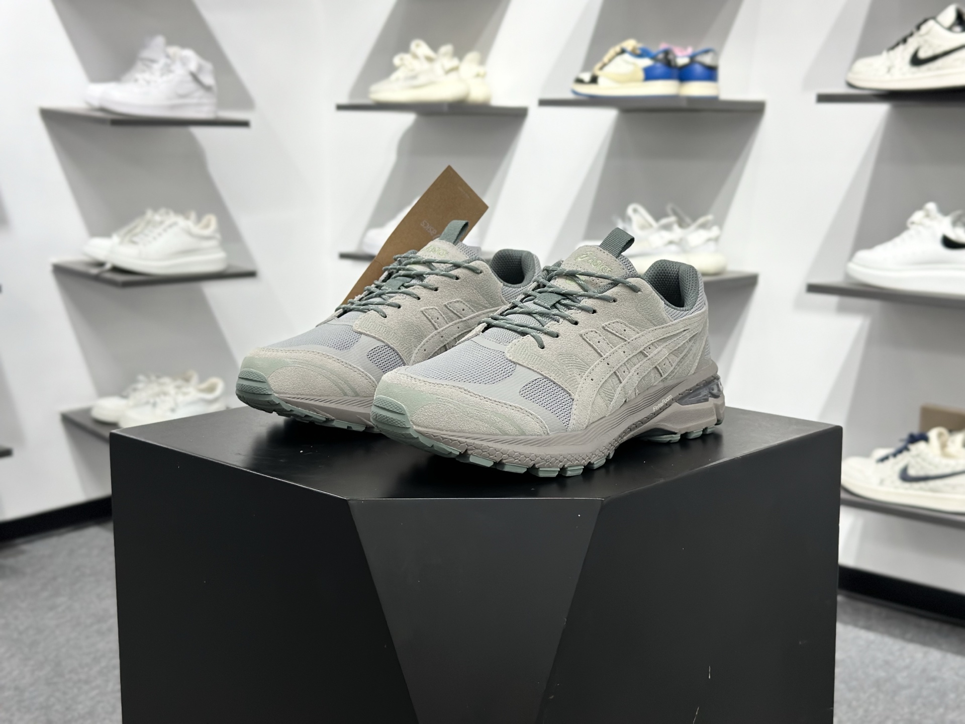 Asics Gel-1130 复古单品 采用透气网眼布鞋面材质 1203A444-020