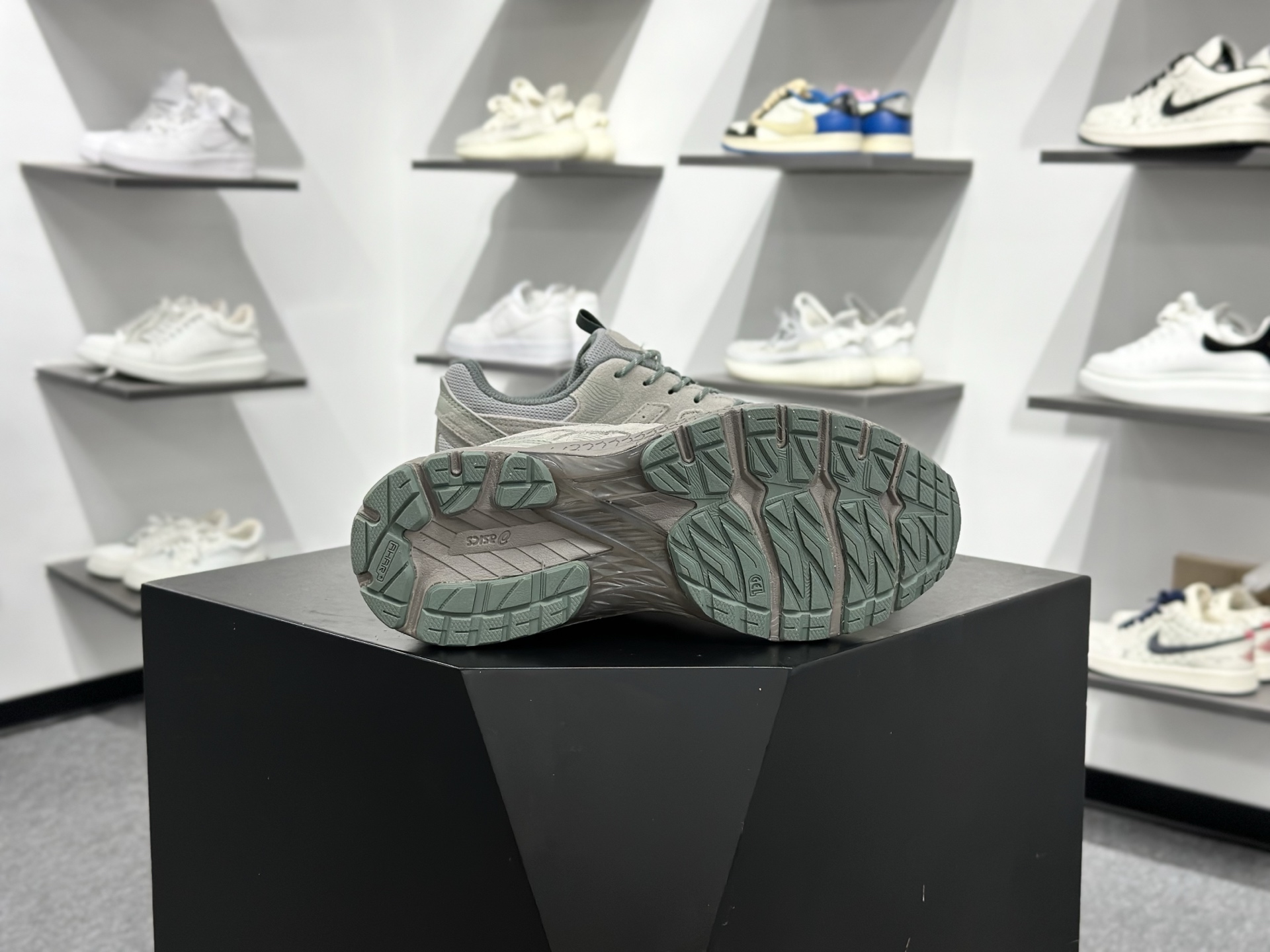 Asics Gel-1130 复古单品 采用透气网眼布鞋面材质 1203A444-020