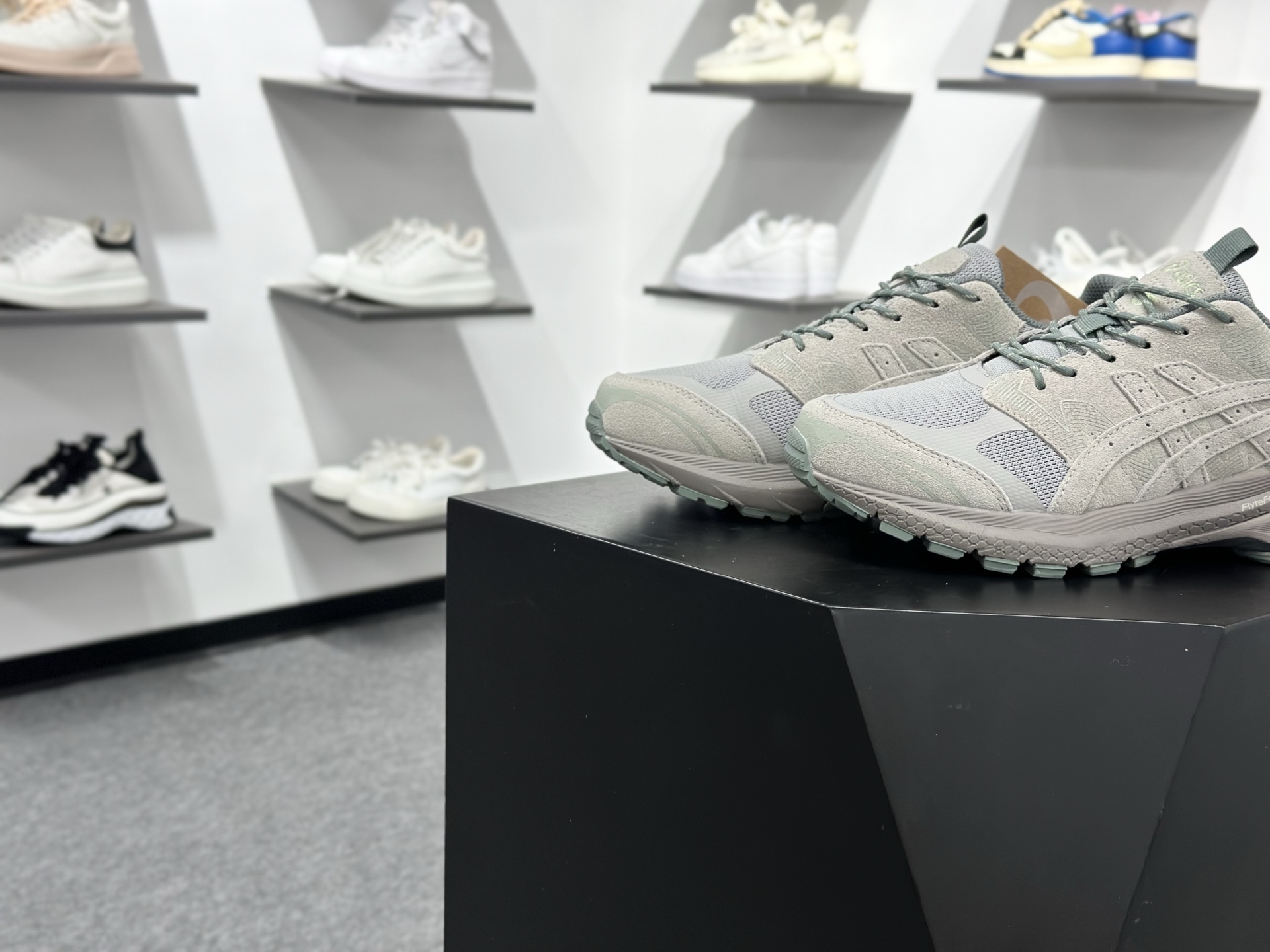 Asics Gel-1130 复古单品 采用透气网眼布鞋面材质 1203A444-020