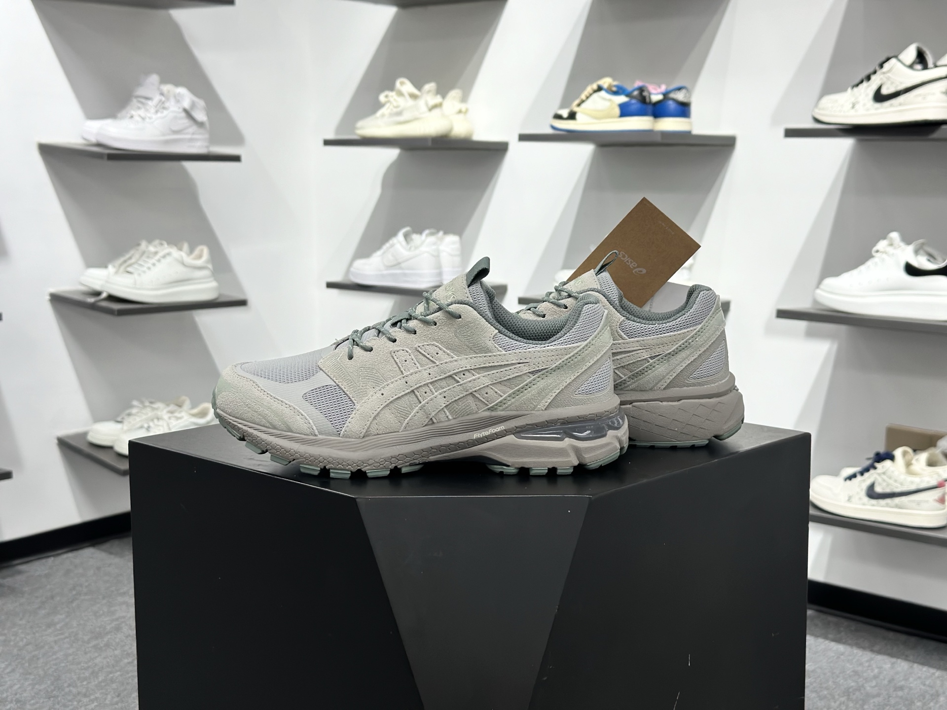 Asics Gel-1130 复古单品 采用透气网眼布鞋面材质 1203A444-020