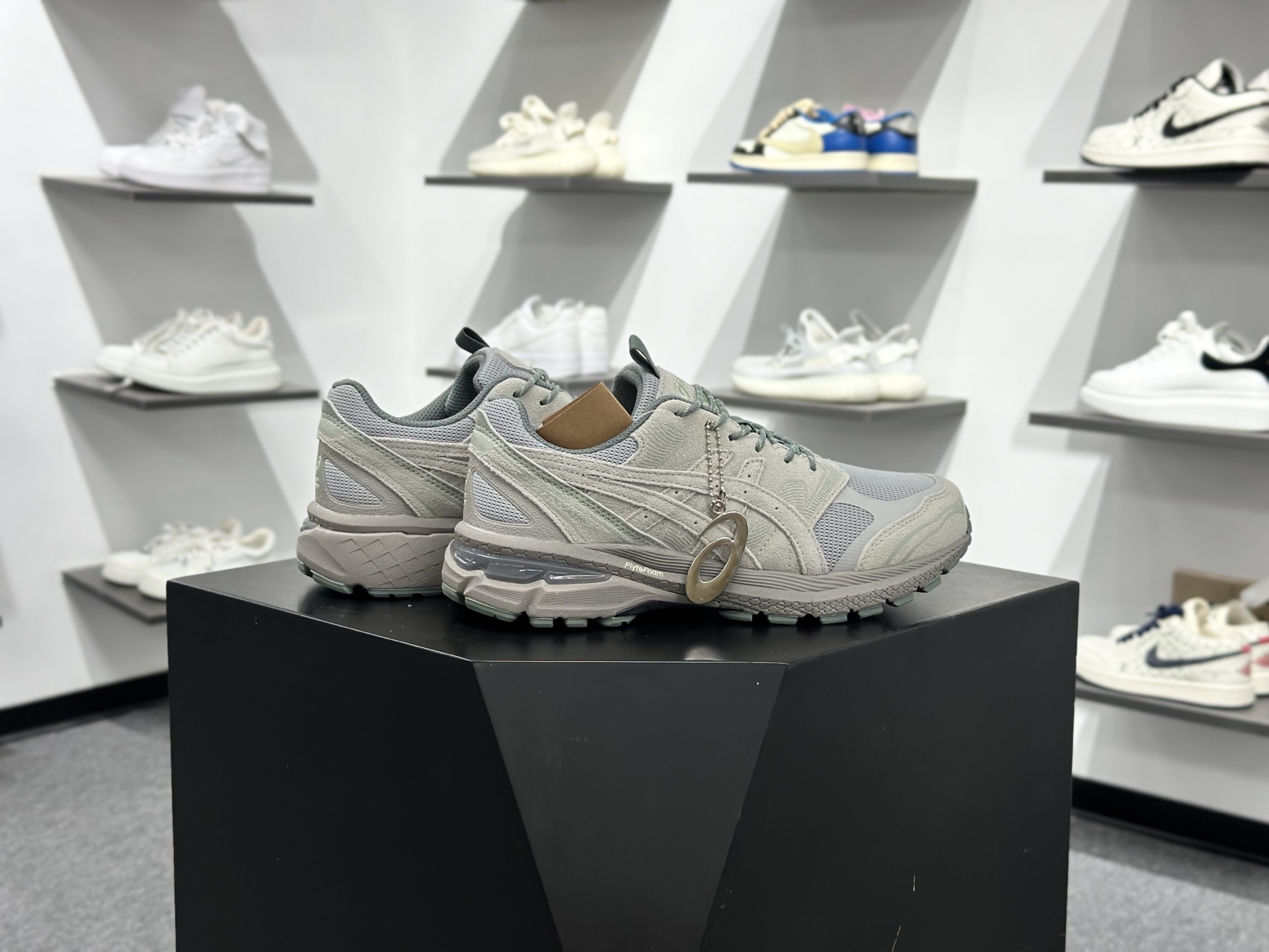 Asics Gel-1130 复古单品 采用透气网眼布鞋面材质 1203A444-020