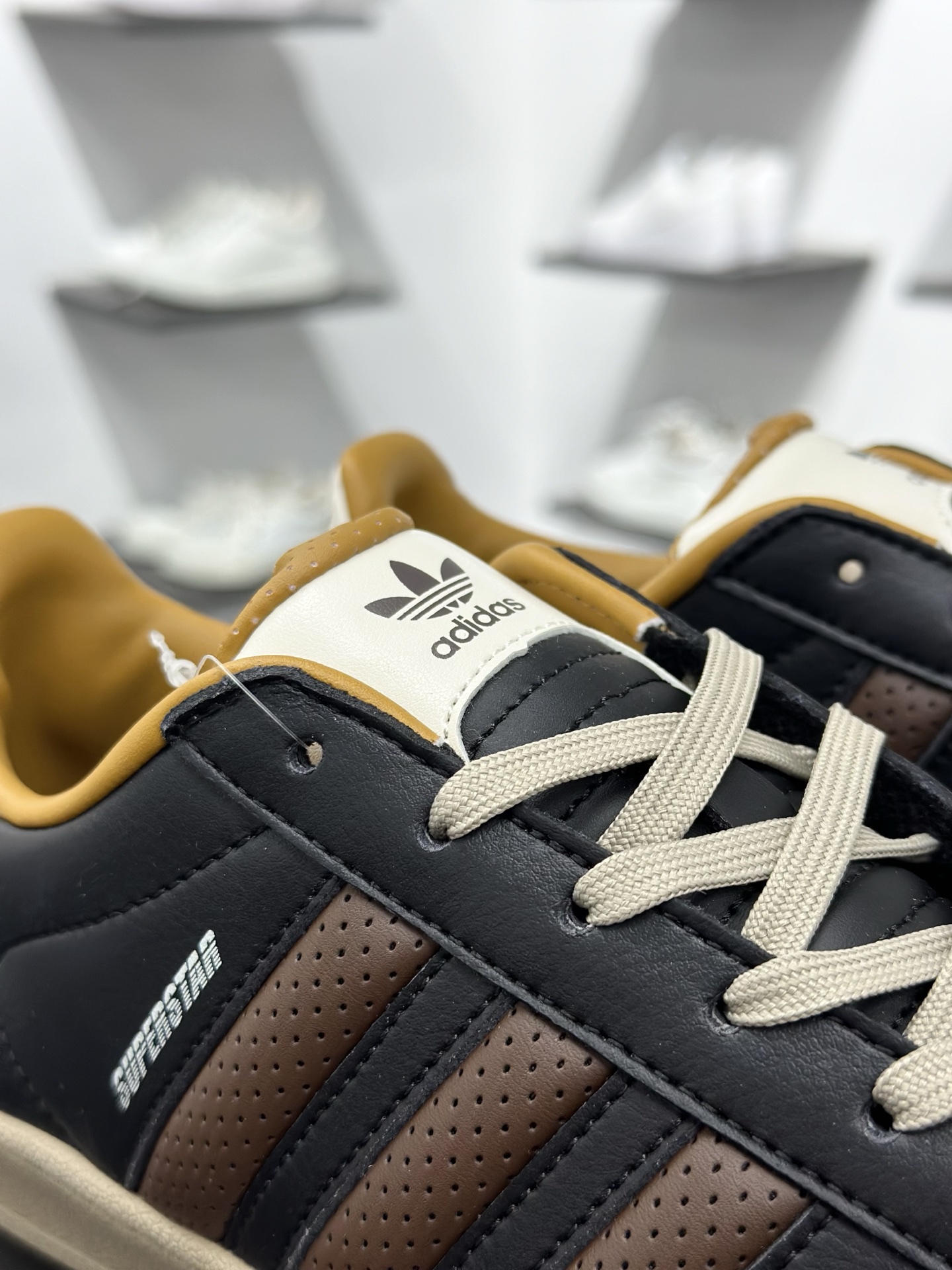 Adidas SUPERSTAR 经典贝壳头 JP9187