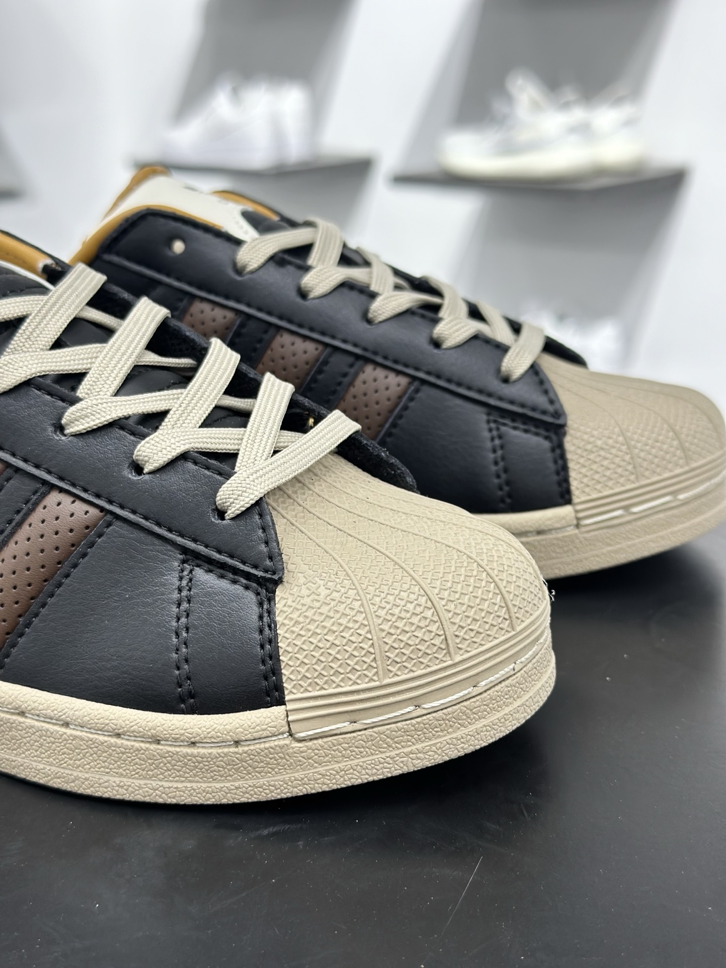 Adidas SUPERSTAR 经典贝壳头 JP9187