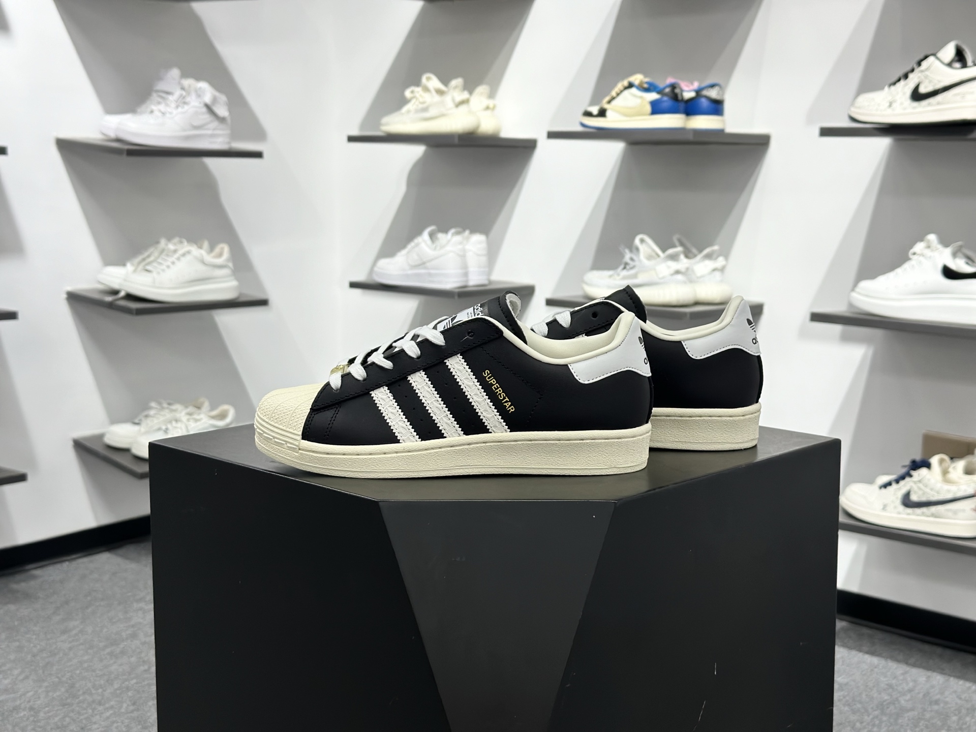Adidas SUPERSTAR 经典贝壳头 ID4676
