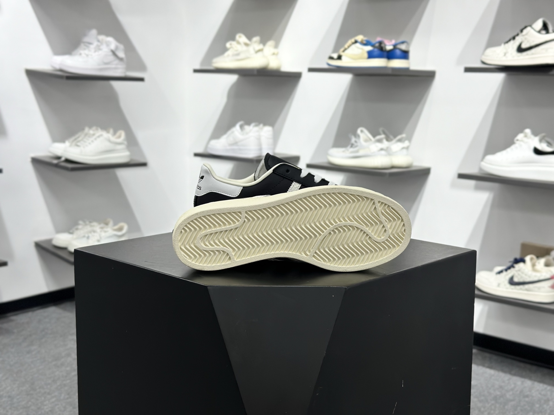 Adidas SUPERSTAR 经典贝壳头 ID4676