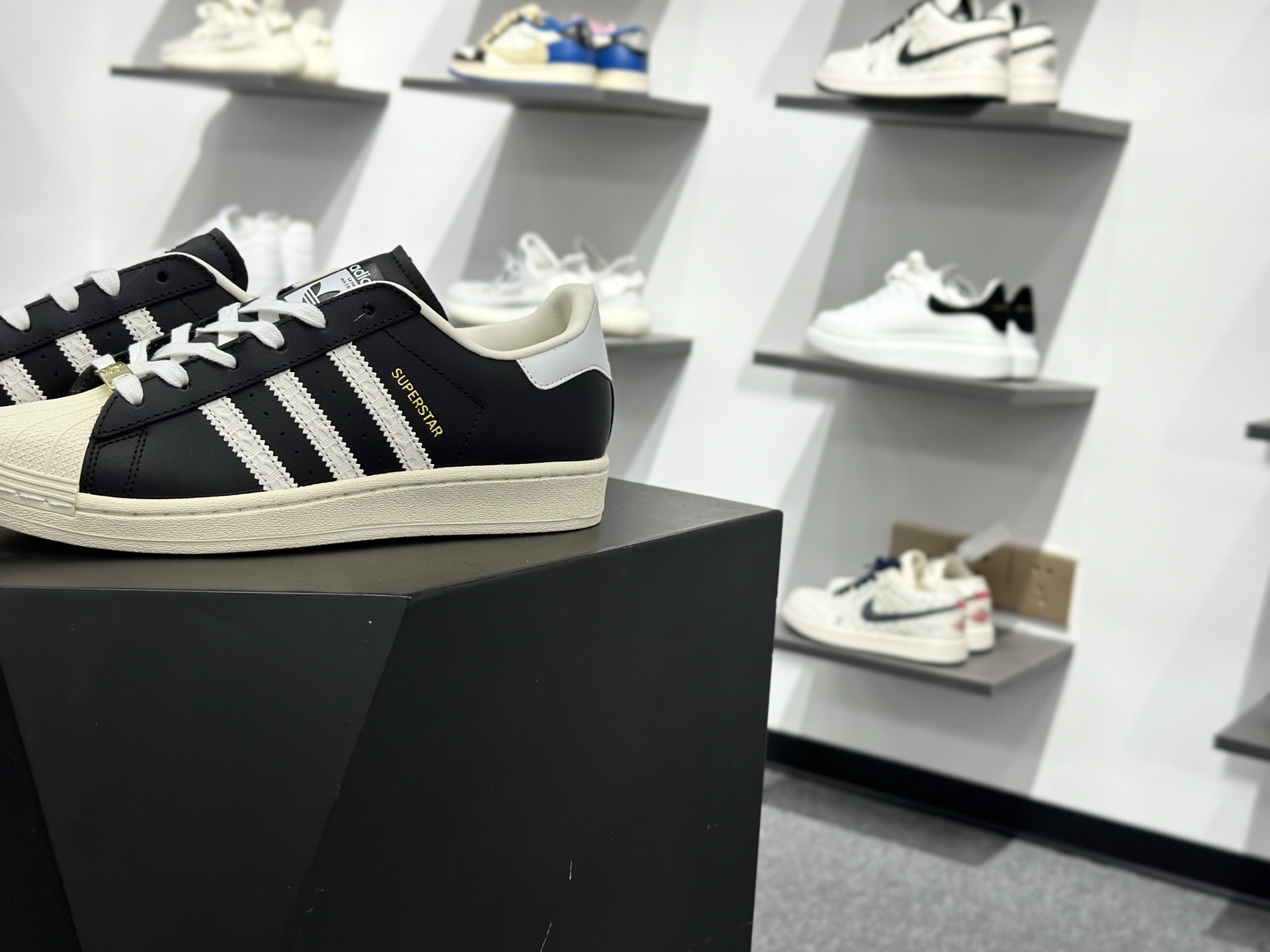 Adidas SUPERSTAR 经典贝壳头 ID4676