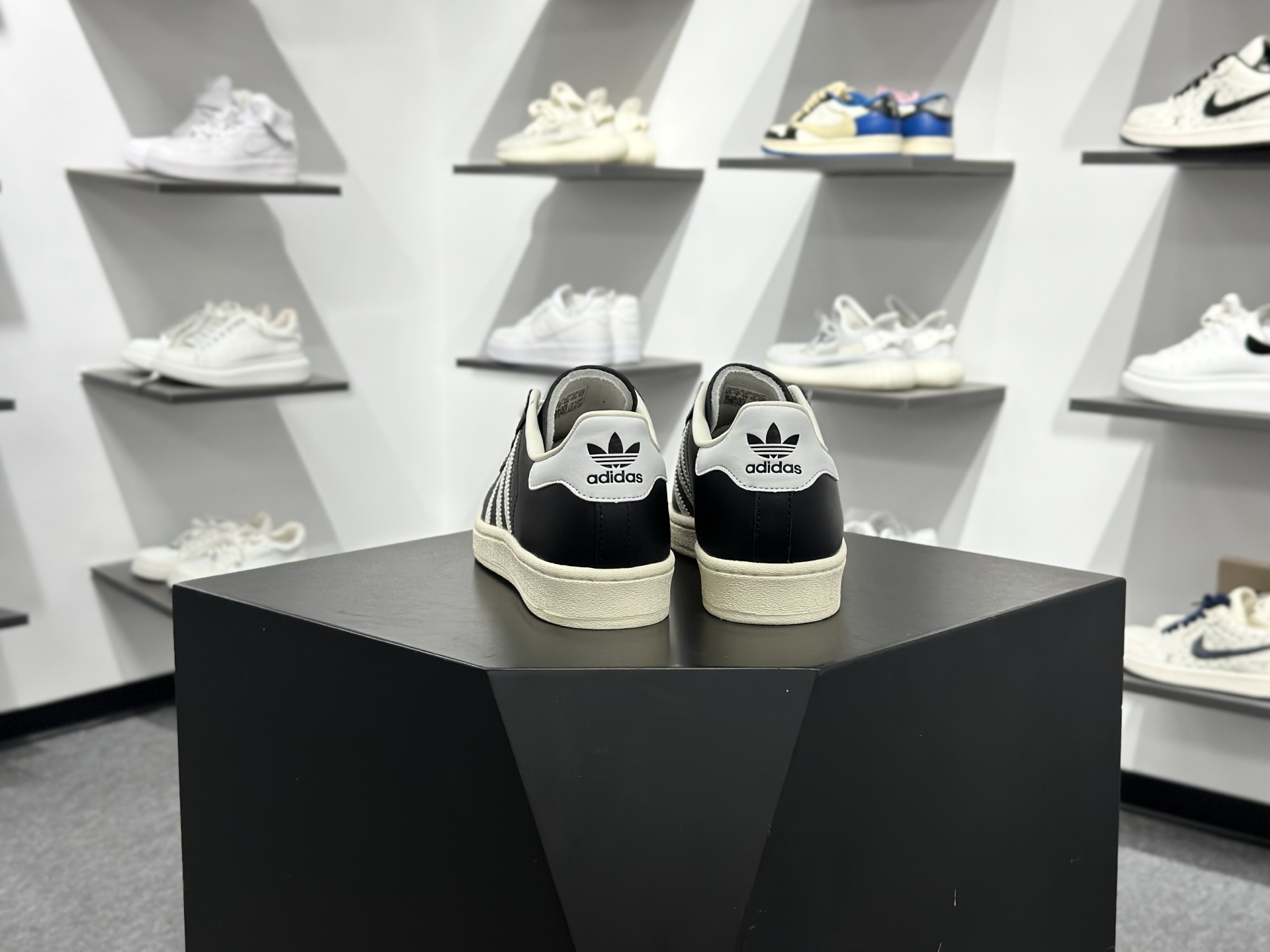Adidas SUPERSTAR 经典贝壳头 ID4676