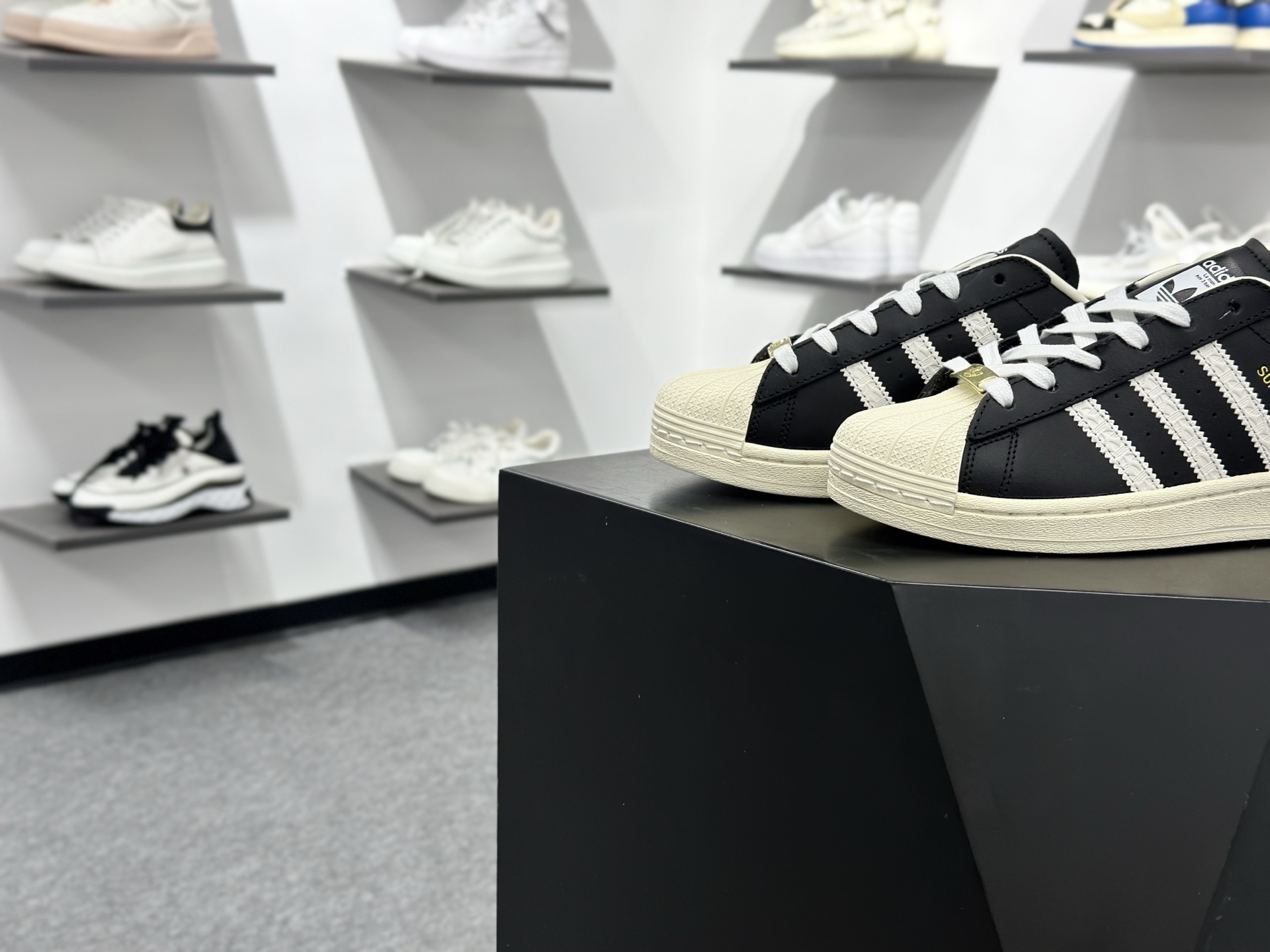 Adidas SUPERSTAR 经典贝壳头 ID4676