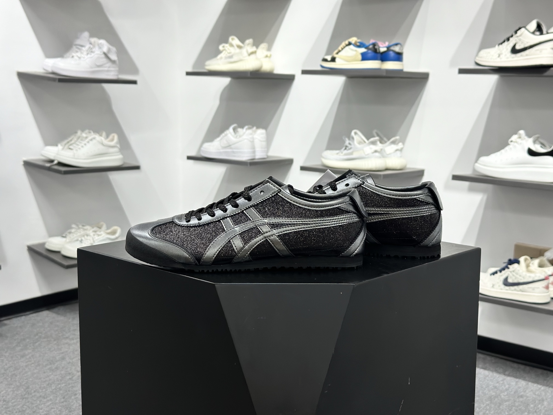 Asics Onitsuka Tiger MEXICO 66 亚瑟士鬼冢虎复古经典板鞋 1183C480-001