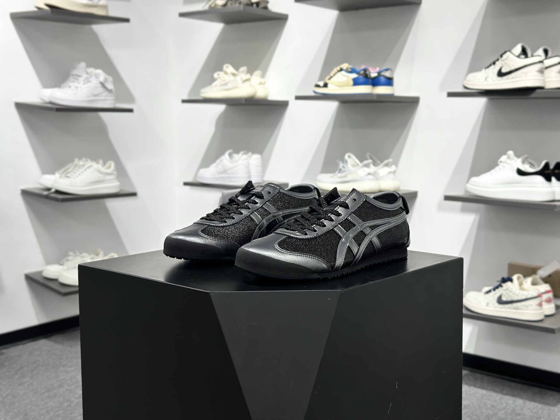 Asics Onitsuka Tiger MEXICO 66 亚瑟士鬼冢虎复古经典板鞋 1183C480-001