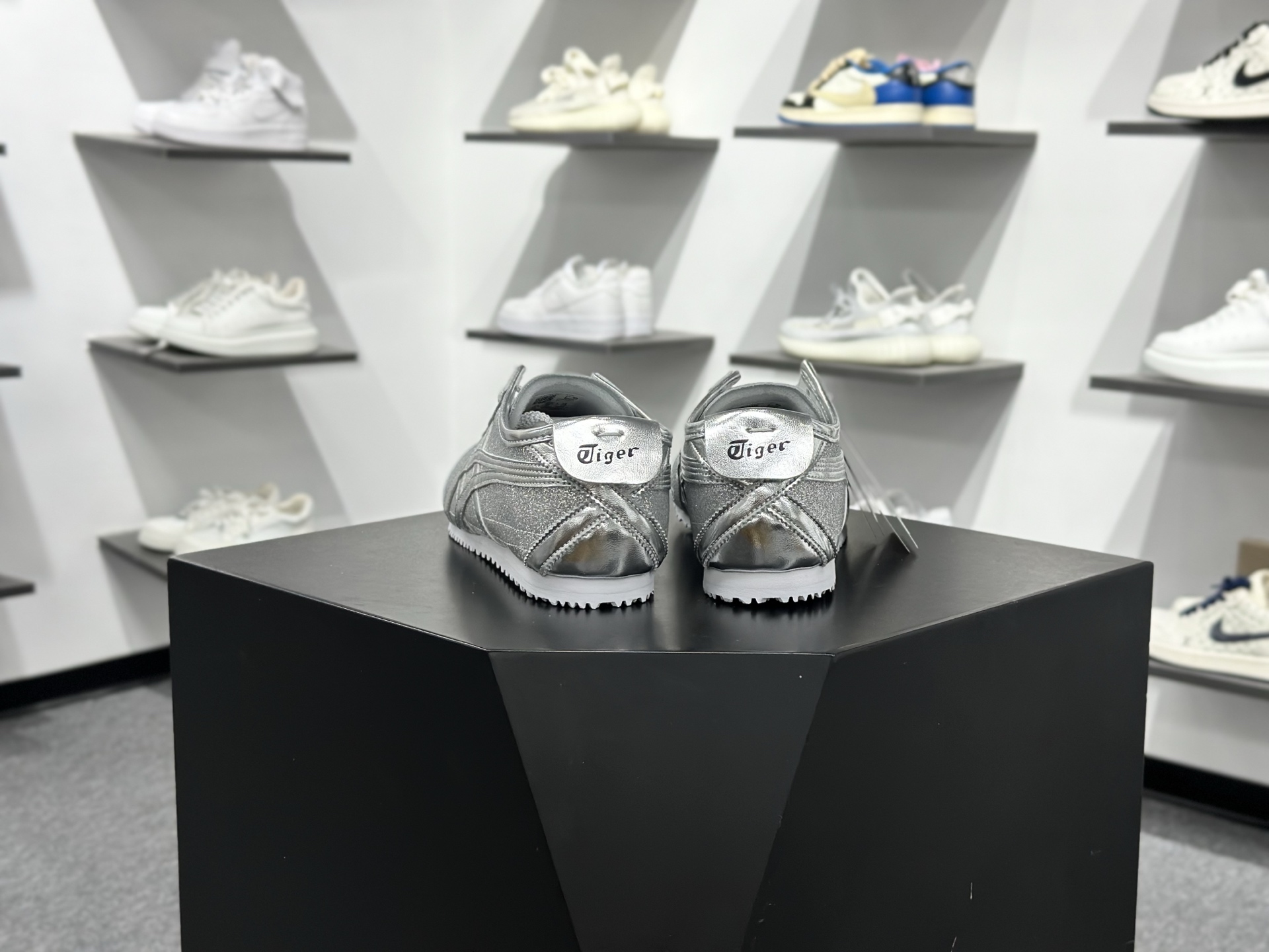 Asics Onitsuka Tiger MEXICO 66 亚瑟士鬼冢虎复古经典板鞋 1183C480-021