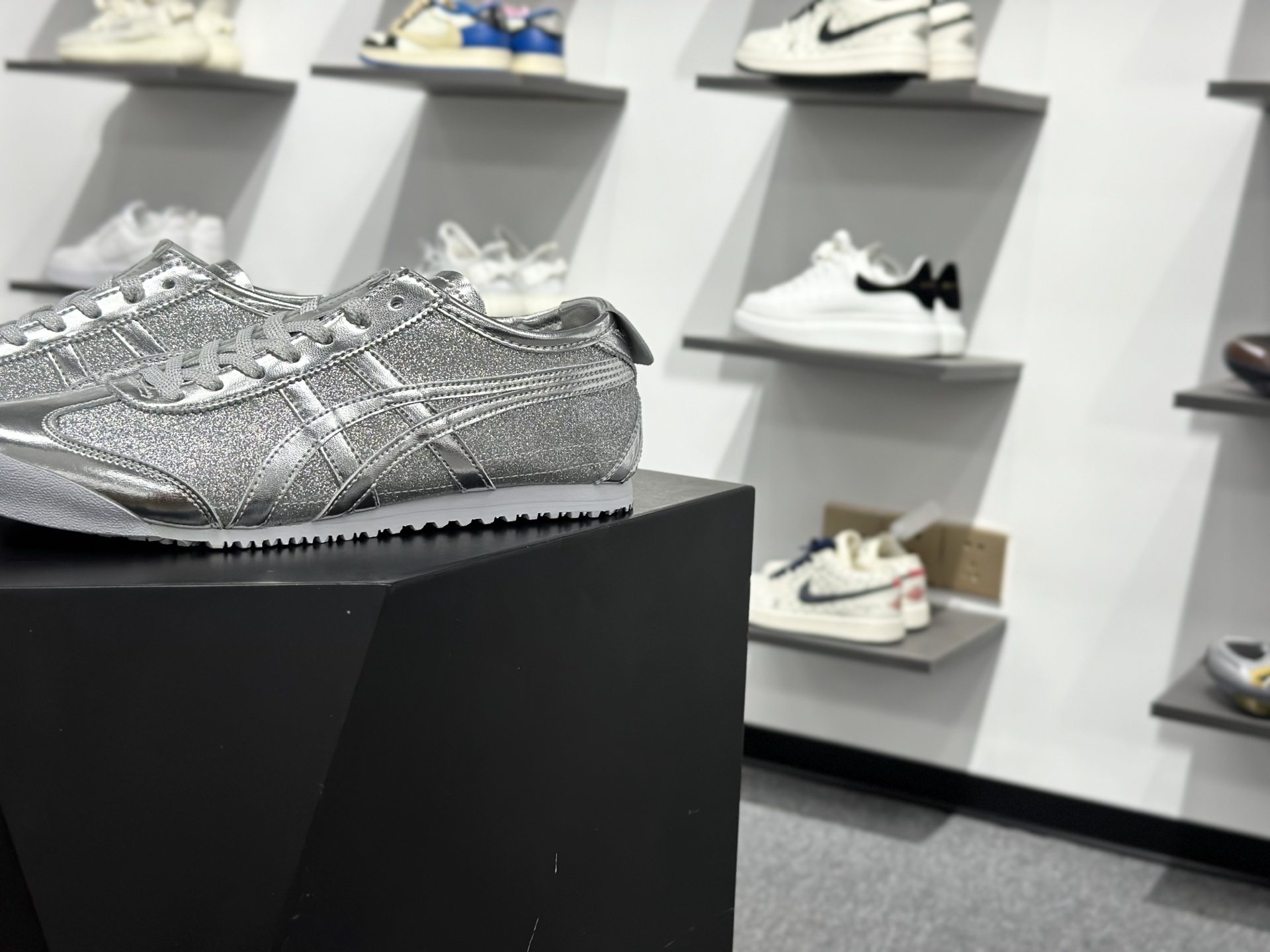 Asics Onitsuka Tiger MEXICO 66 亚瑟士鬼冢虎复古经典板鞋 1183C480-021