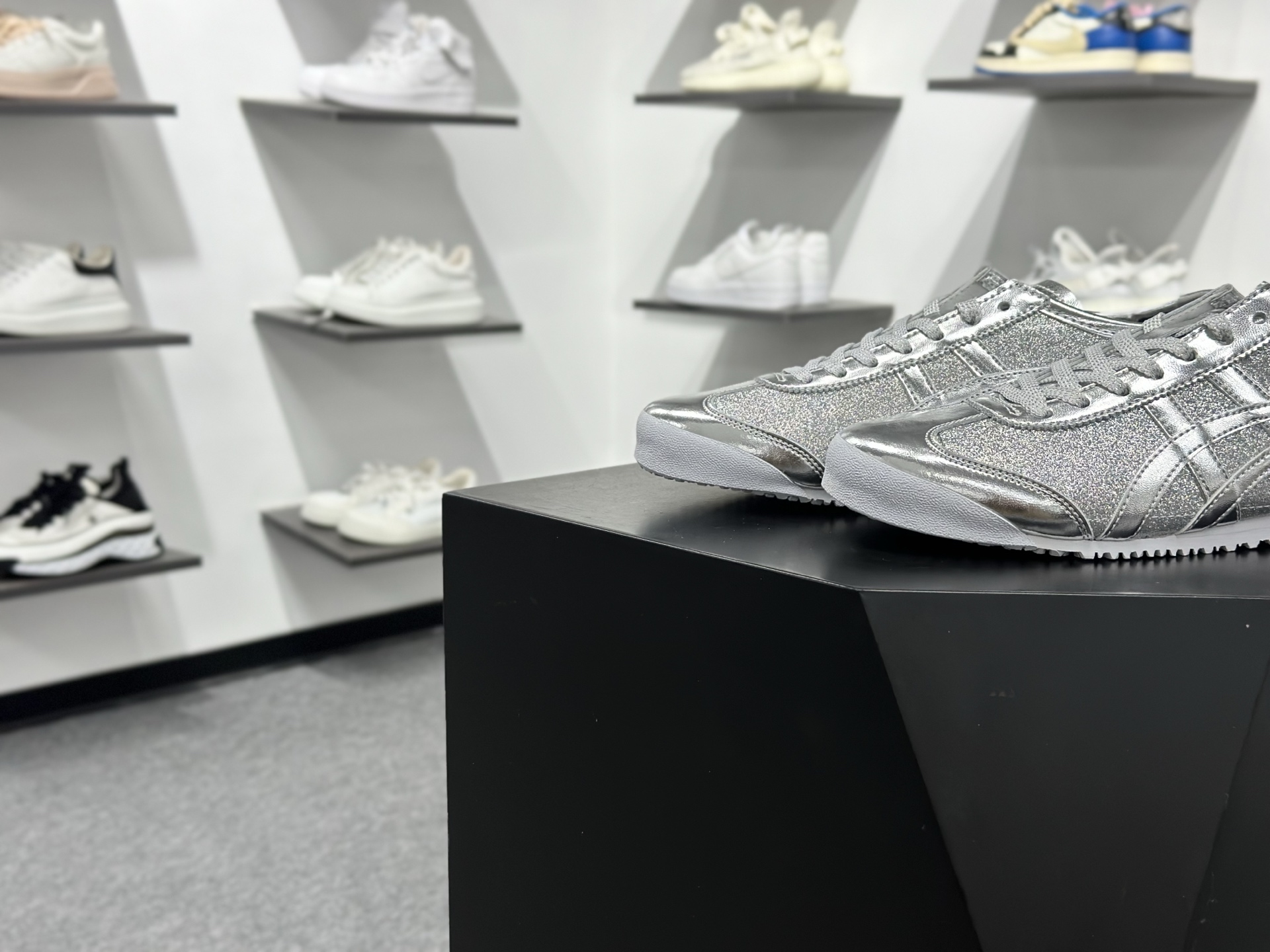 Asics Onitsuka Tiger MEXICO 66 亚瑟士鬼冢虎复古经典板鞋 1183C480-021