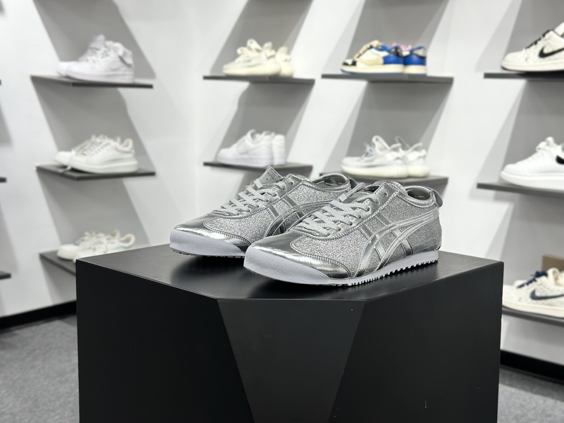 Asics Onitsuka Tiger MEXICO 66 亚瑟士鬼冢虎复古经典板鞋 1183C480-021