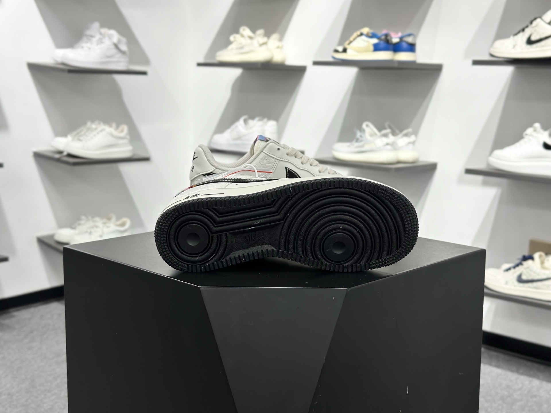 Nike Air Force 1 Low 07 马年限定 白黑小勾 DD1982-347