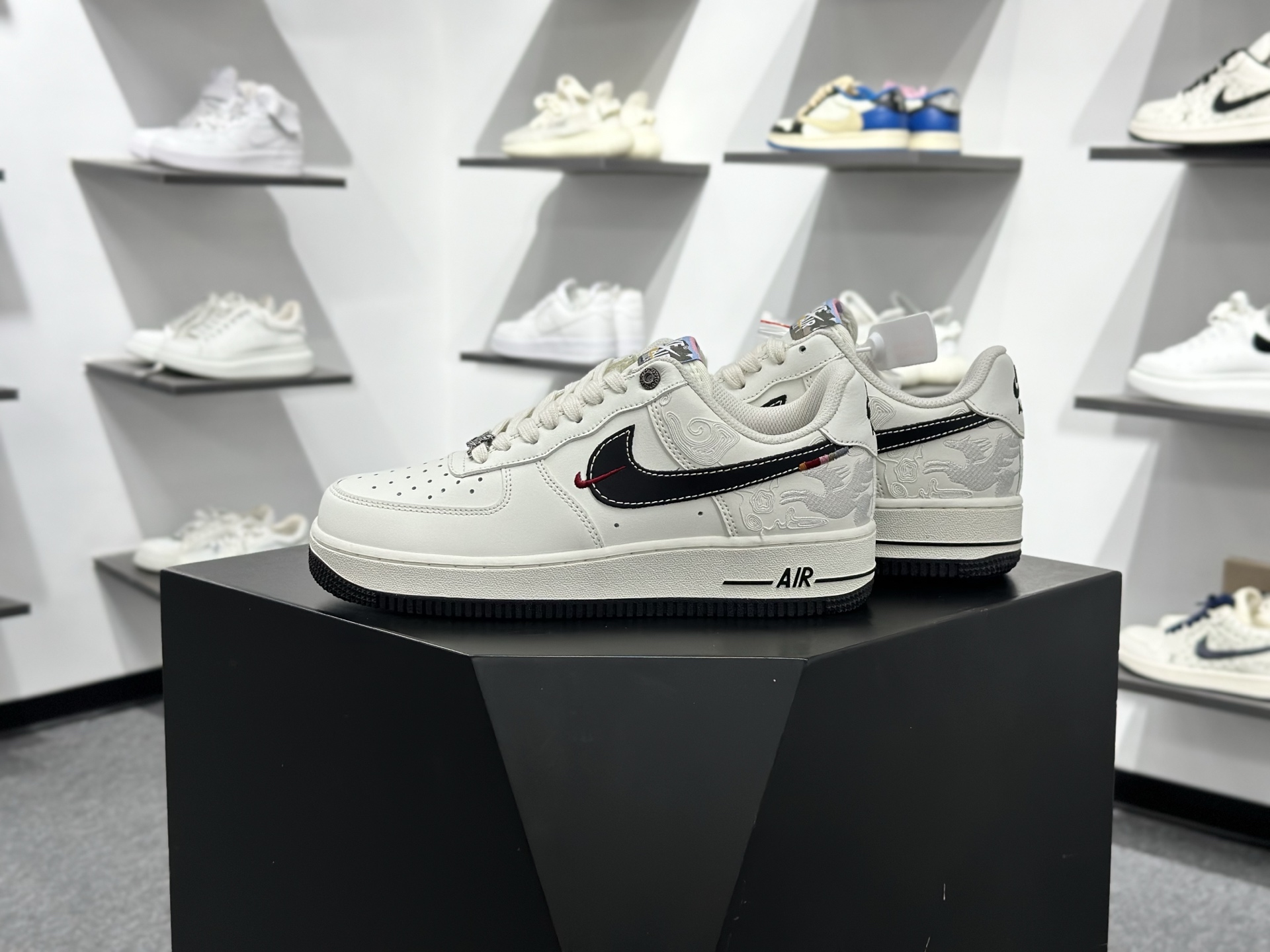 Nike Air Force 1 Low 07 马年限定 白黑小勾 DD1982-347