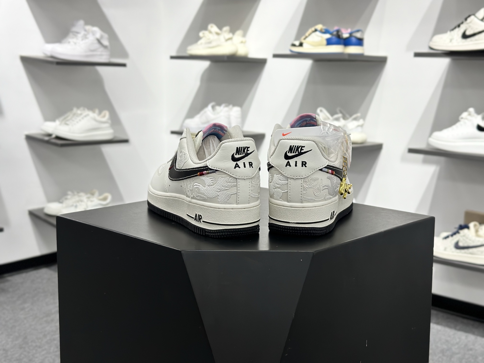 Nike Air Force 1 Low 07 马年限定 白黑小勾 DD1982-347