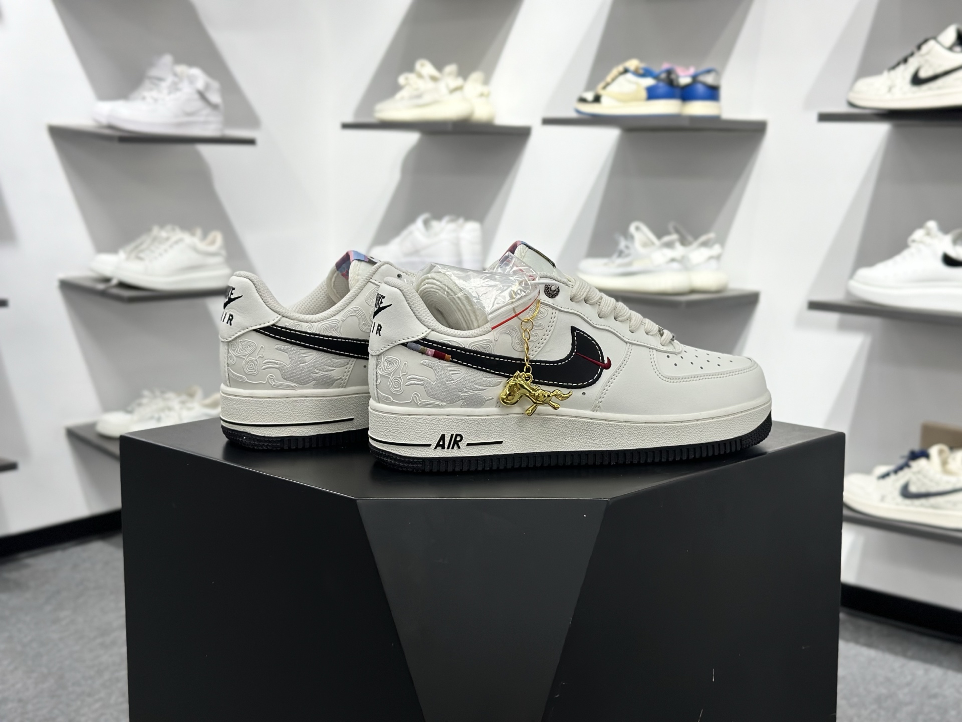 Nike Air Force 1 Low 07 马年限定 白黑小勾 DD1982-347