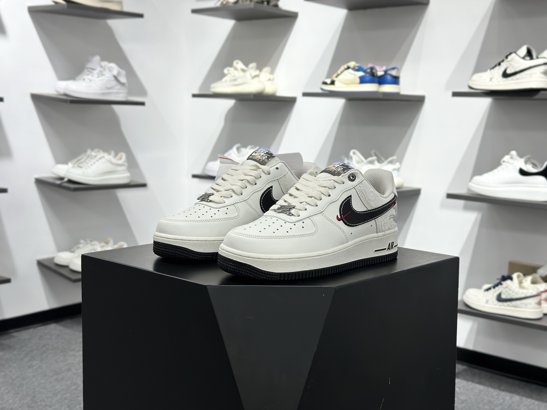 Nike Air Force 1 Low 07 马年限定 白黑小勾 DD1982-347