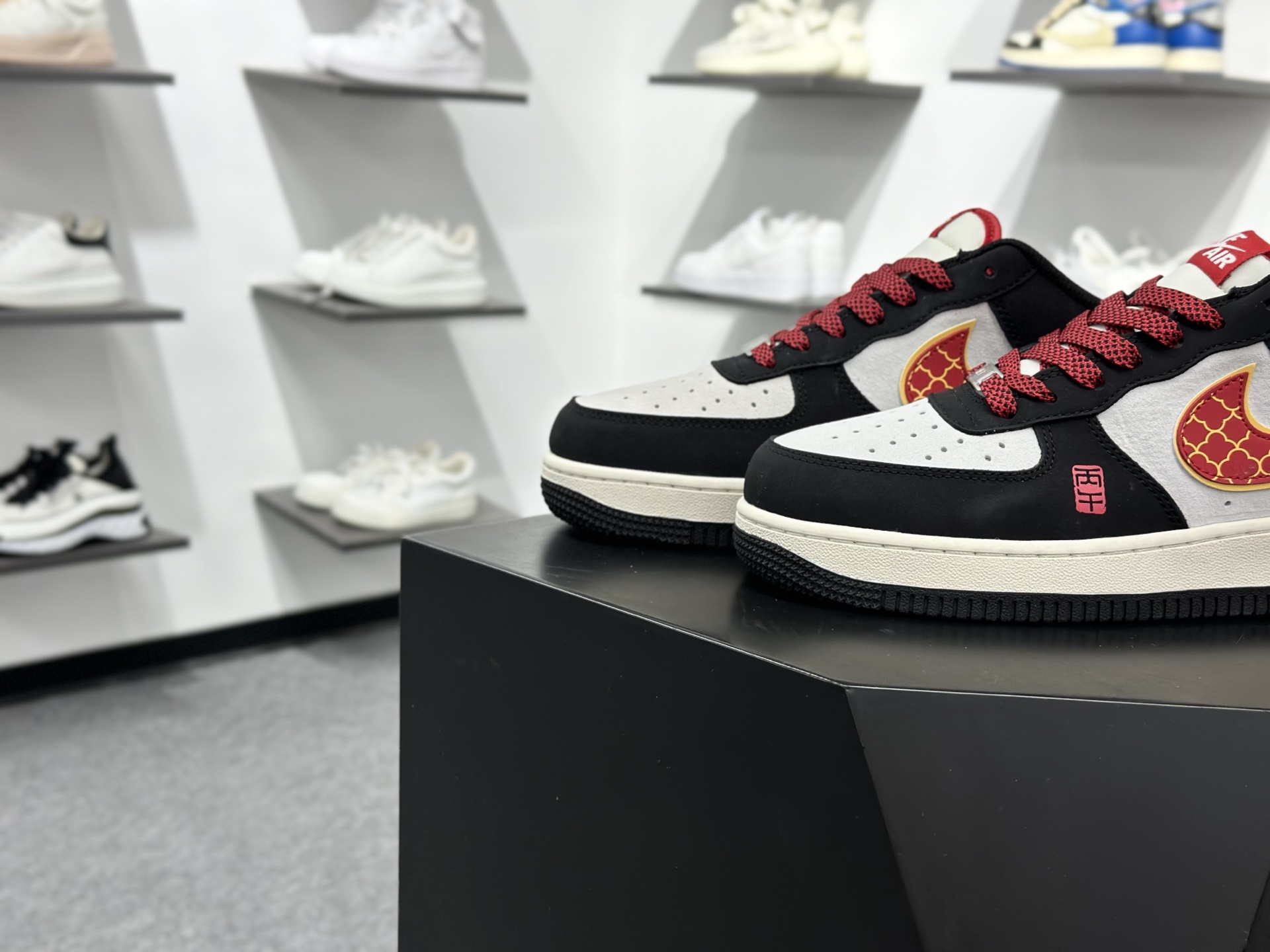 Nike Air Force 1 Low 07 马年限定 黑白红满天星 HT5088-612-Top High Quatity Cheap Sneakers Fashion Clothing Clothes Bags handbags Shoes of all Brand wholesale With The best Quality And Beautiful Price from China Factory Chinese suppliers wholesaler seller Nike Air Force 1 Low 07 马年限定 黑白红满天星 HT5088-612