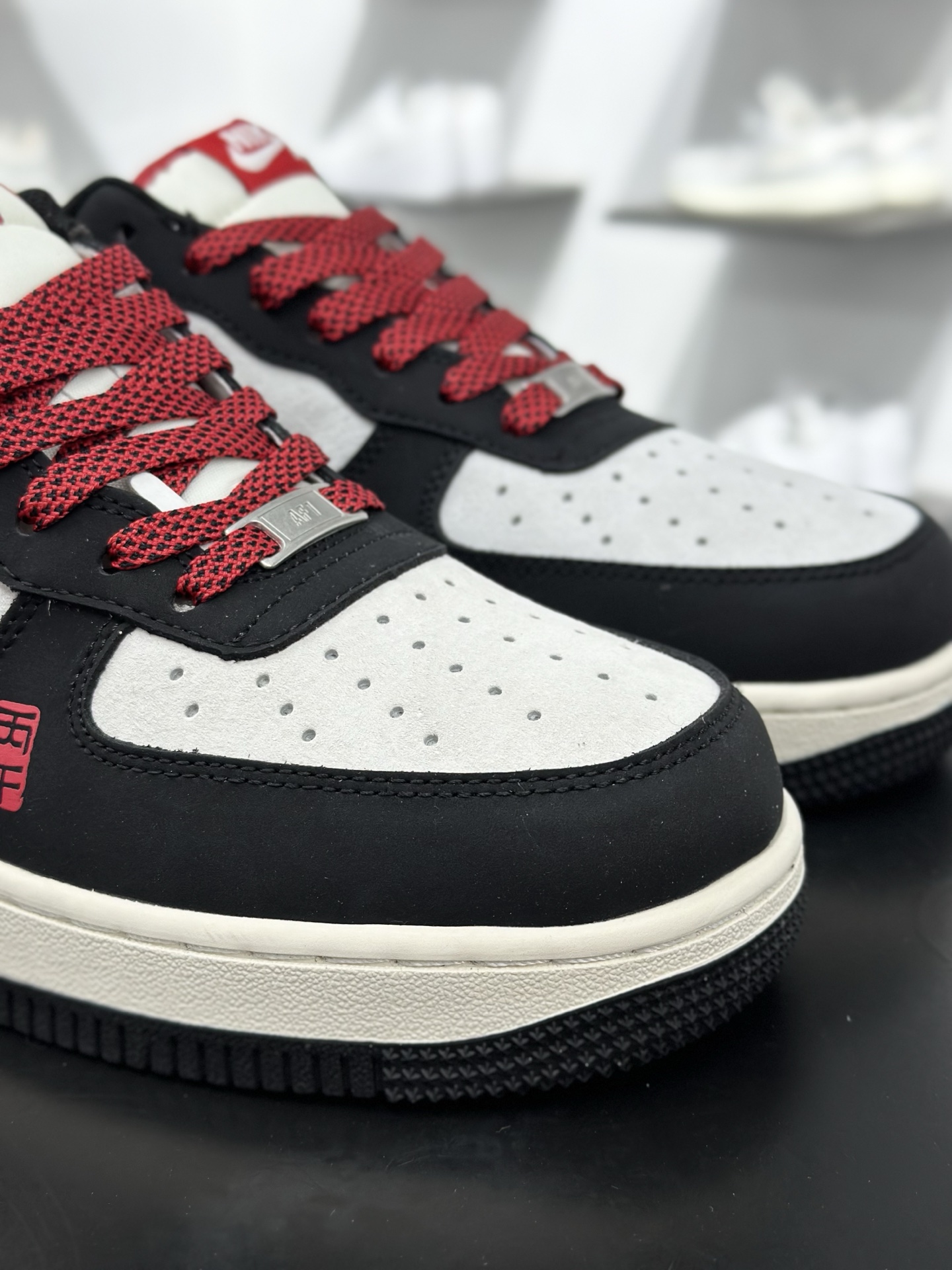 Nike Air Force 1 Low 07 马年限定 黑白红满天星 HT5088-612-Top High Quatity Cheap Sneakers Fashion Clothing Clothes Bags handbags Shoes of all Brand wholesale With The best Quality And Beautiful Price from China Factory Chinese suppliers wholesaler seller Nike Air Force 1 Low 07 马年限定 黑白红满天星 HT5088-612