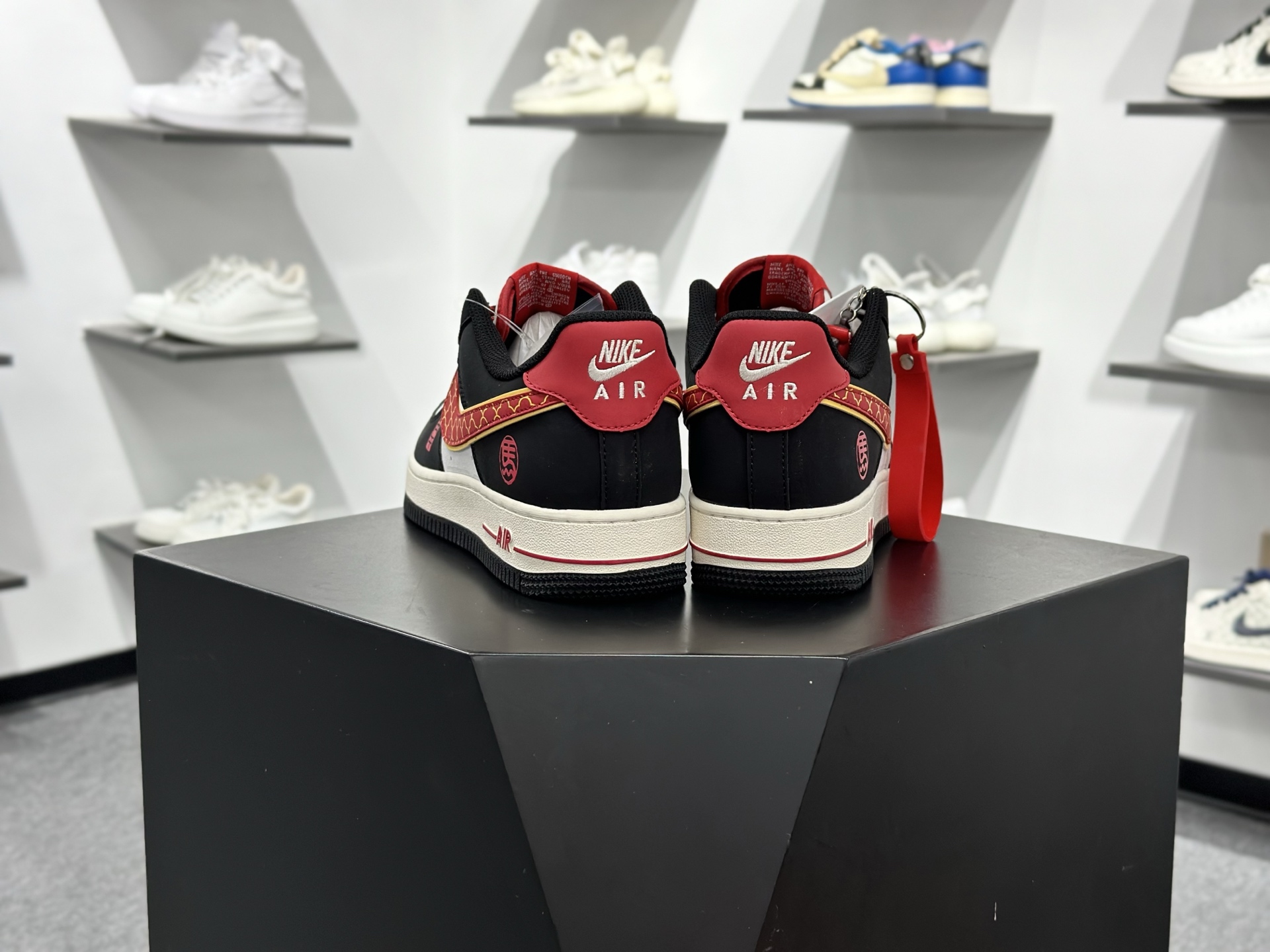 Nike Air Force 1 Low 07 马年限定 黑白红满天星 HT5088-612-Top High Quatity Cheap Sneakers Fashion Clothing Clothes Bags handbags Shoes of all Brand wholesale With The best Quality And Beautiful Price from China Factory Chinese suppliers wholesaler seller Nike Air Force 1 Low 07 马年限定 黑白红满天星 HT5088-612