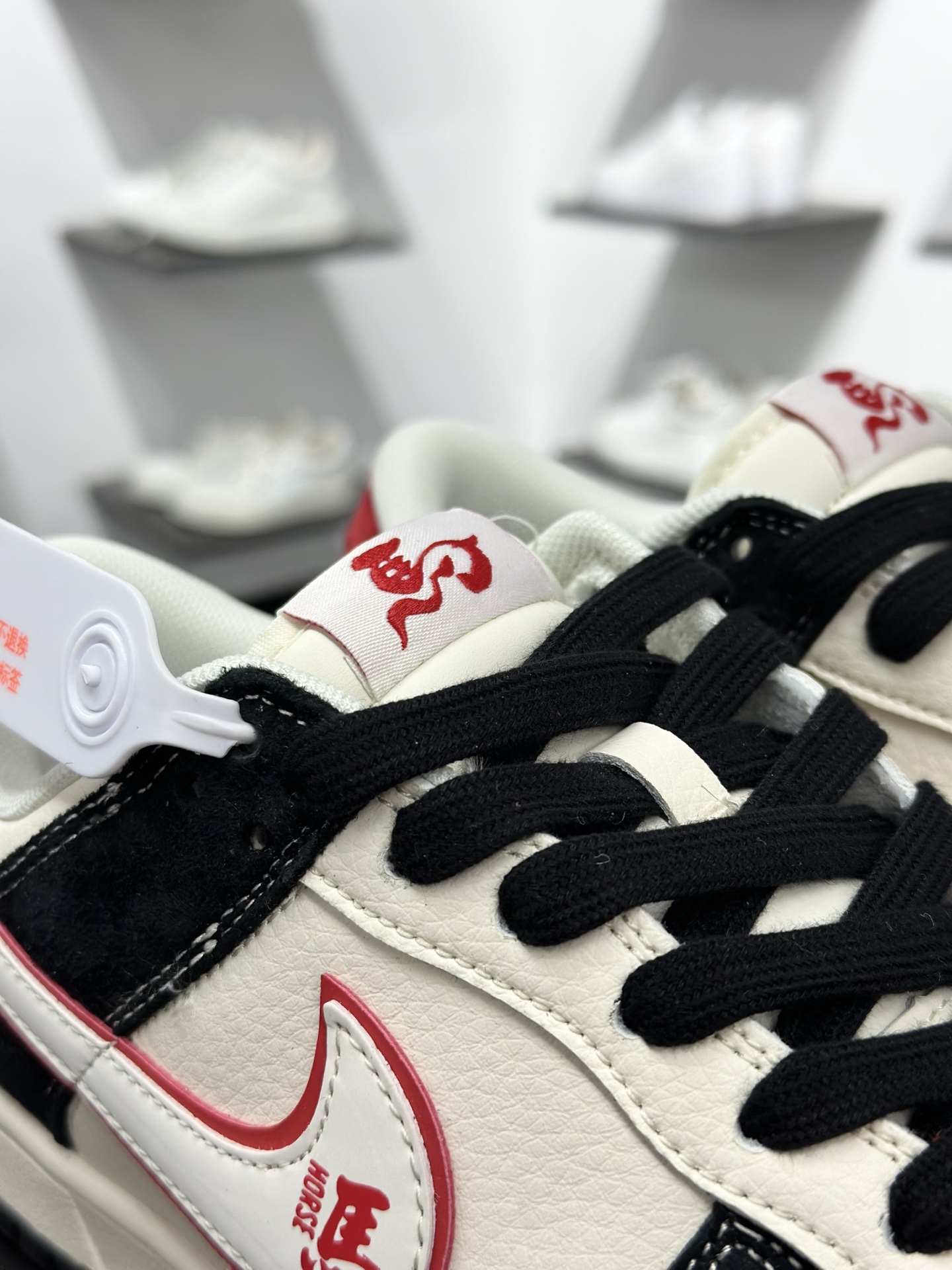 Nike SB Dunk Low 马年限定 黑白红 FC1688-259-Top High Quatity Cheap Sneakers Fashion Clothing Clothes Bags handbags Shoes of all Brand wholesale With The best Quality And Beautiful Price from China Factory Chinese suppliers wholesaler seller Nike SB Dunk Low 马年限定 黑白红 FC1688-259