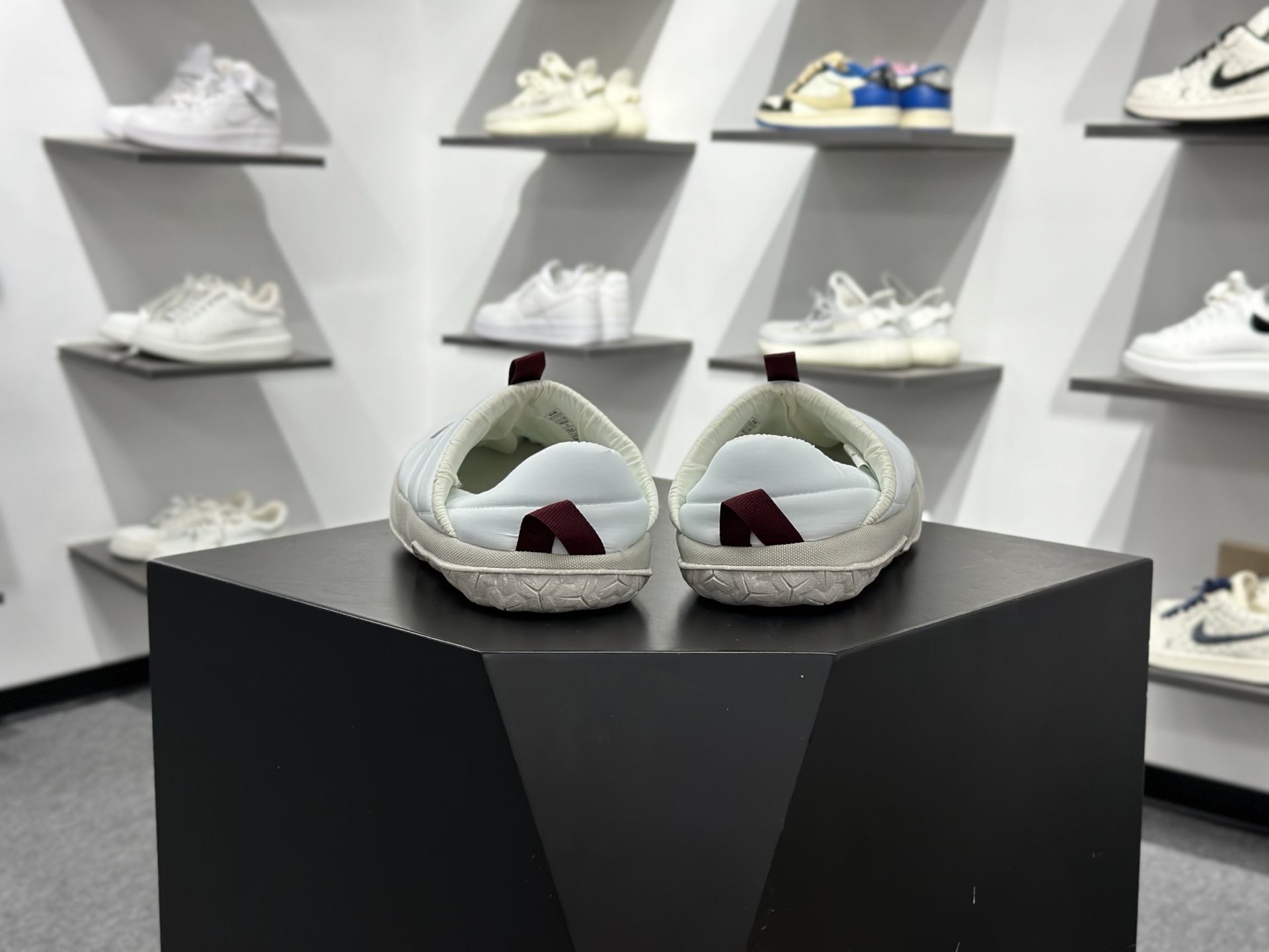 北面THE NORTH FACE NUPTSE MULE 舒适耐磨 减震耐磨 低帮户外功能鞋 NFOA5G2B7UR-075